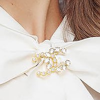 Női ing fehér puplin szűkített kendő jellegű gallér bross kiegészítővel