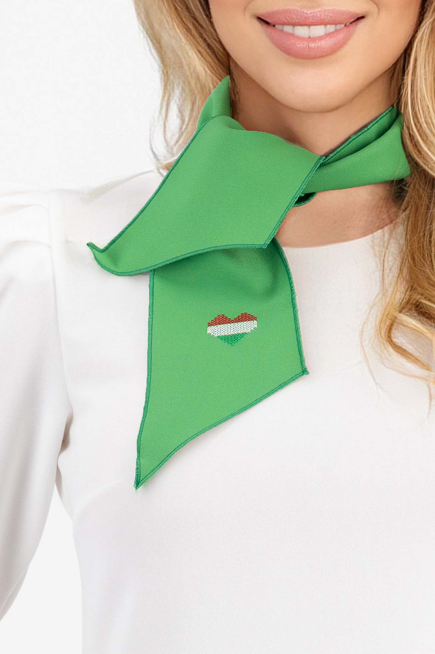 Šátek z lehce elastické zelené látky s vyšívaným tricolorním detailem - StarShinerS 1 - StarShinerS.cz