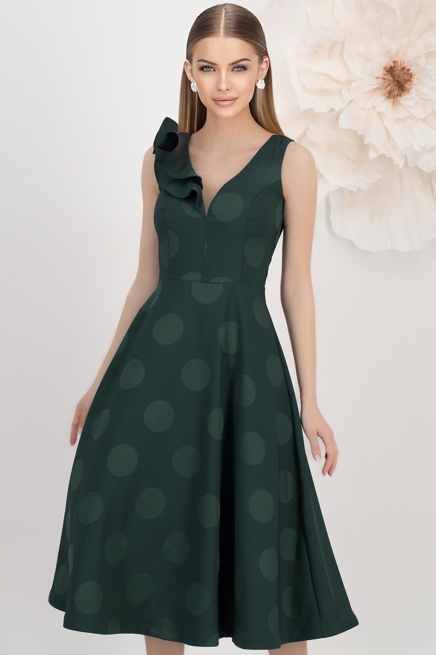 Rochie din stofa elastica verde-inchis midi in clos cu volanas decorativ pe linia decolteului - StarShinerS 1 - StarShinerS.ro