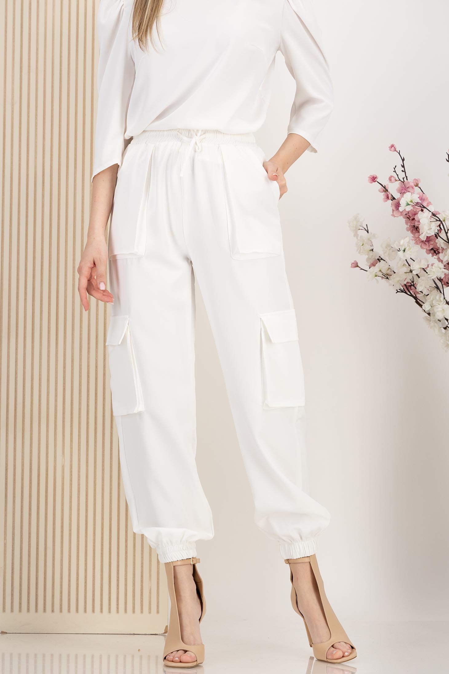 Pantaloni cargo fit din material subtire ivoire cu talie inalta si buzunare laterale 1 - StarShinerS.ro