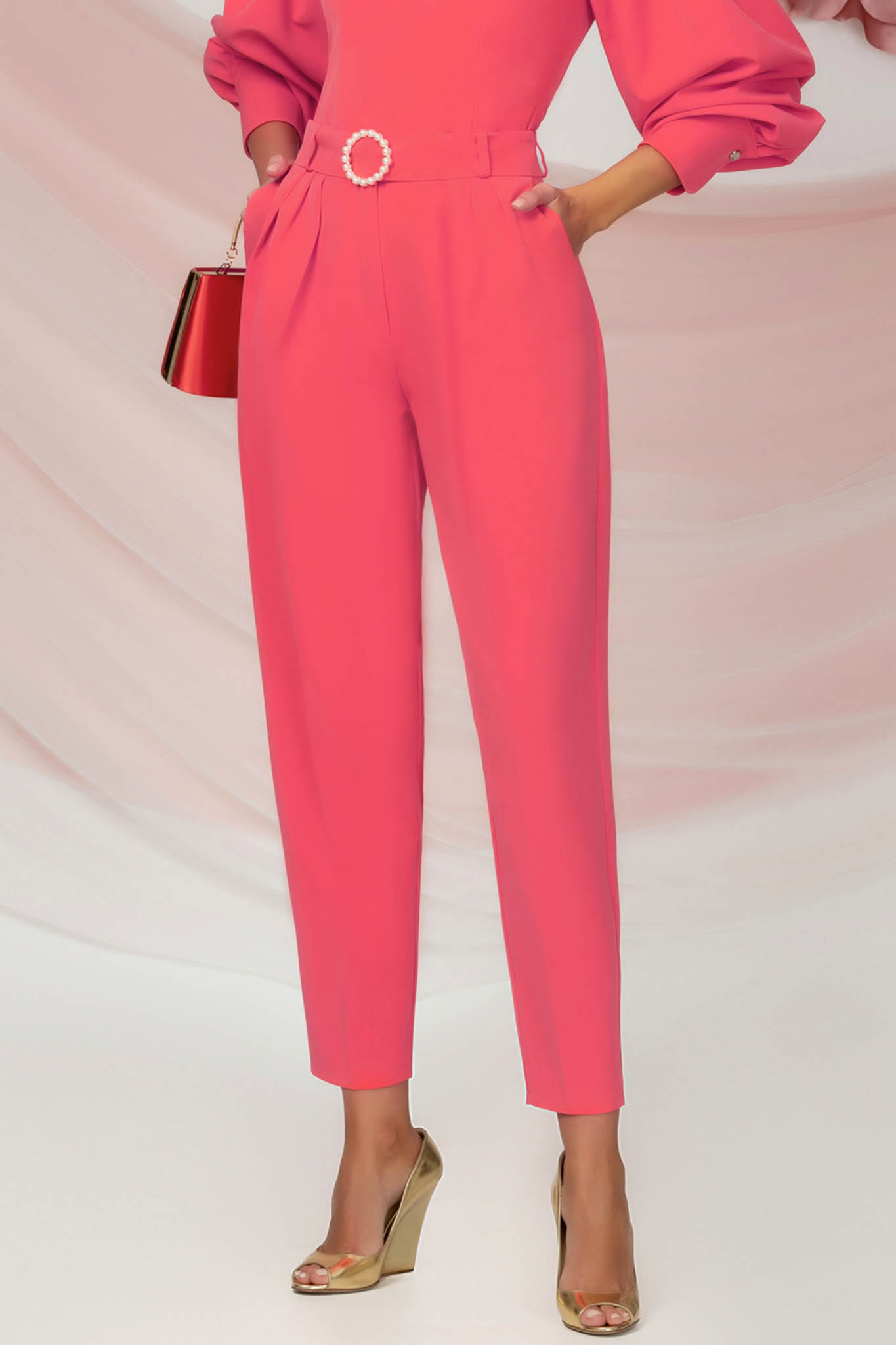 Pantaloni lungi din stofa elastica roz conici cu buzunare laterale accesorizati cu cordon 1 - StarShinerS.ro