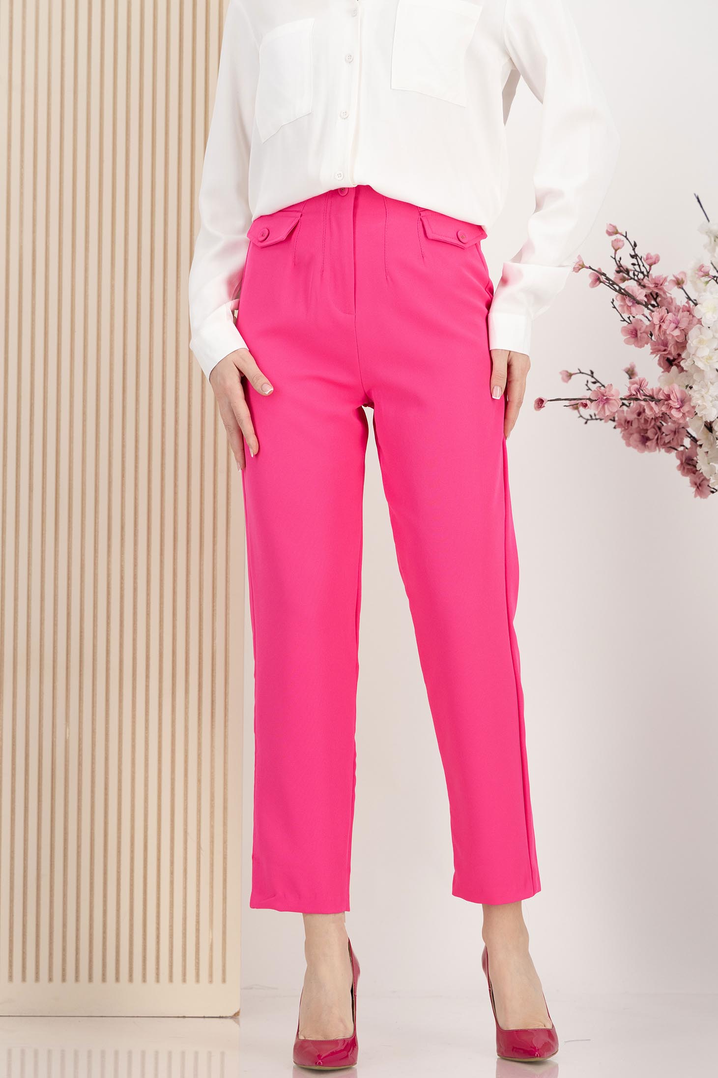 Pantaloni lungi din bumbac roz cu un croi drept si buzunare frontale false 1 - StarShinerS.ro