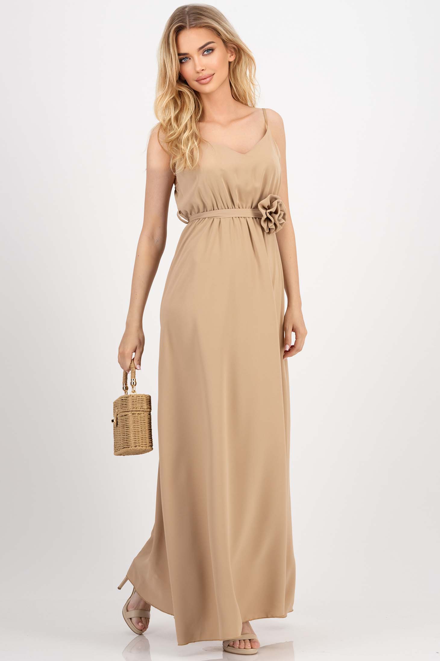 Rochie din material fluid bej in clos cu elastic in talie accesorizata cu brosa florala 1 - StarShinerS.ro