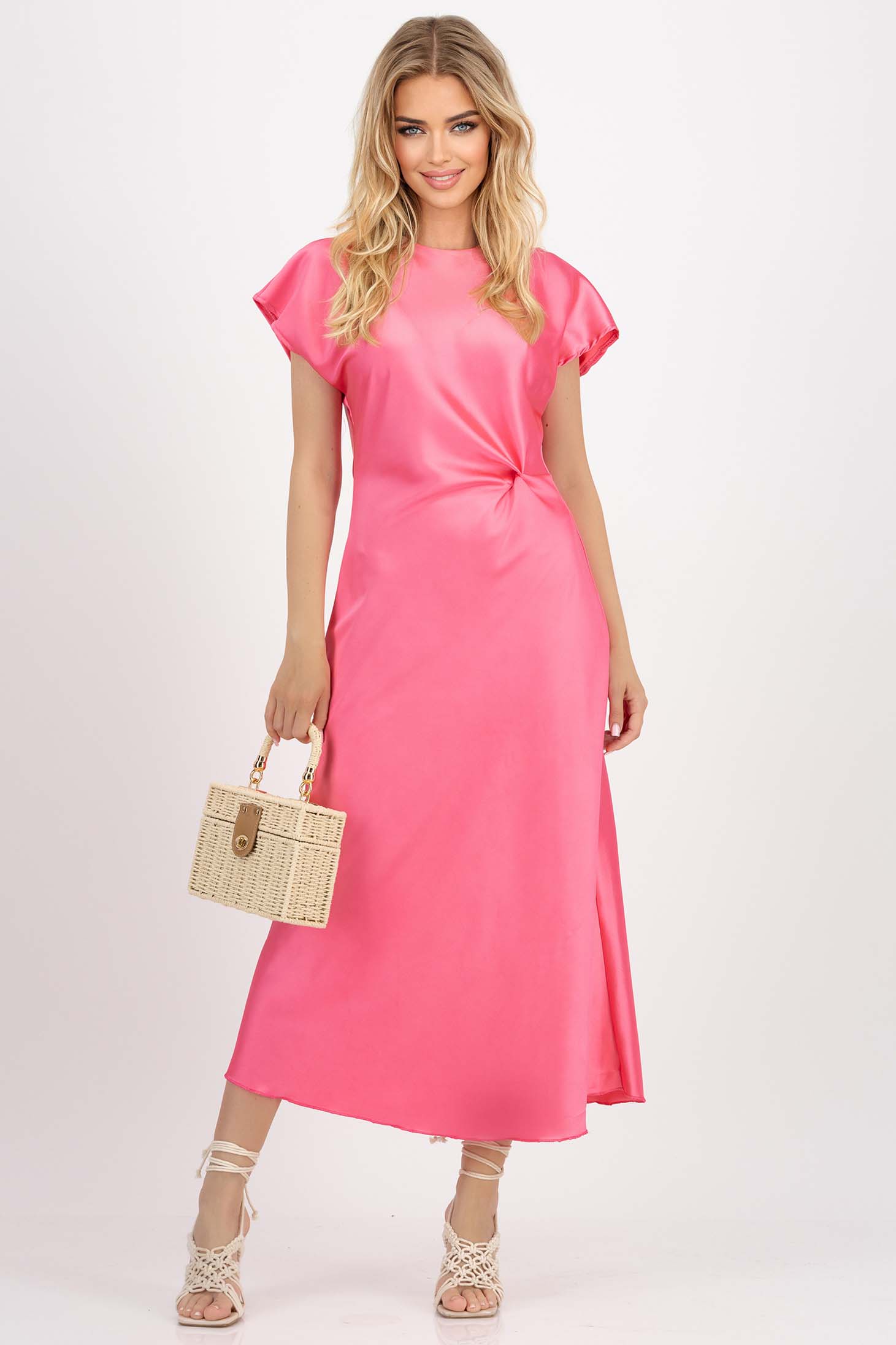 Rochie din satin roz in clos 1 - StarShinerS.ro