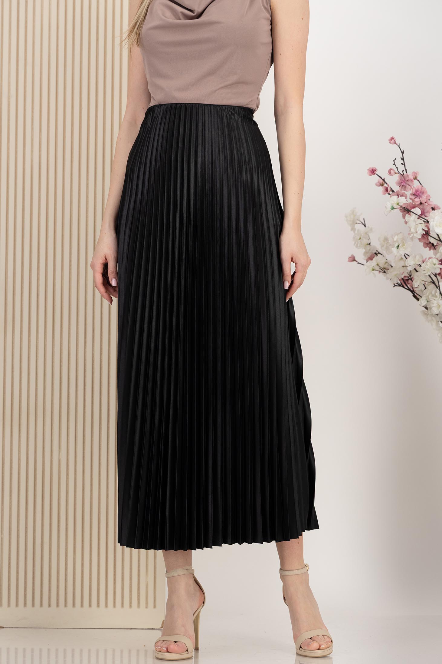 Fusta neagra plisata din lycra midi in clos cu elastic in talie 1 - StarShinerS.ro