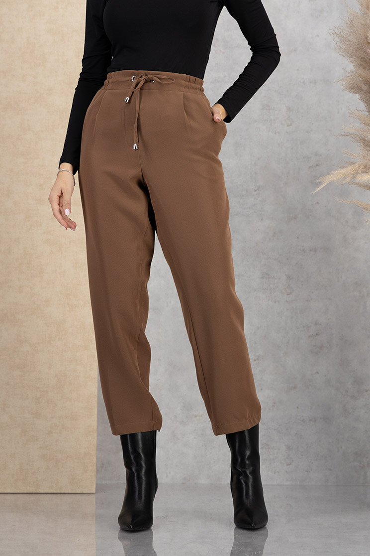 Pantaloni din stofa elastica maro cu un croi drept si elastic in talie cu buzunare laterale 1 - StarShinerS.ro