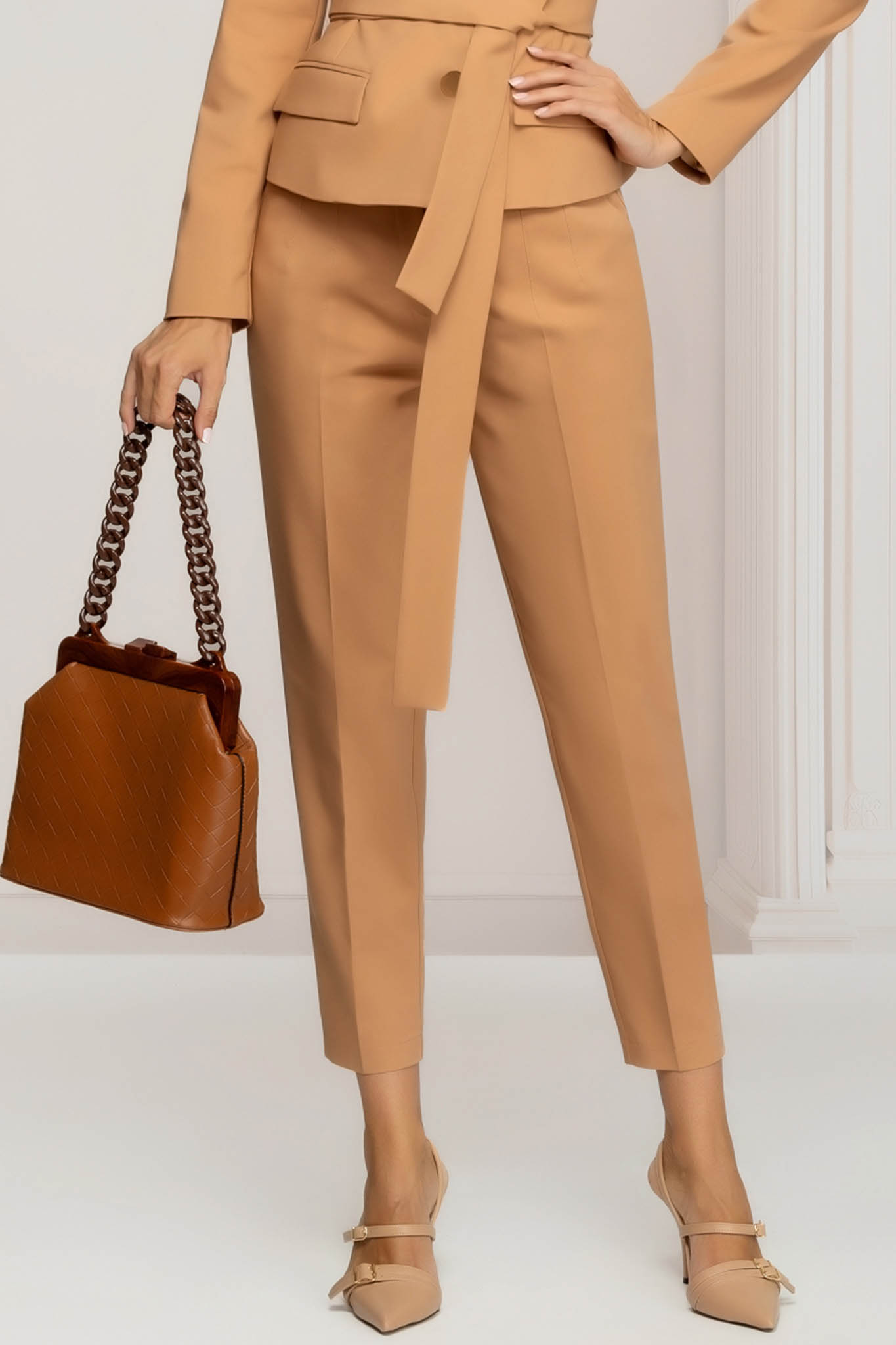 Pantaloni din bumbac bej conici cu buzunare laterale 1 - StarShinerS.ro