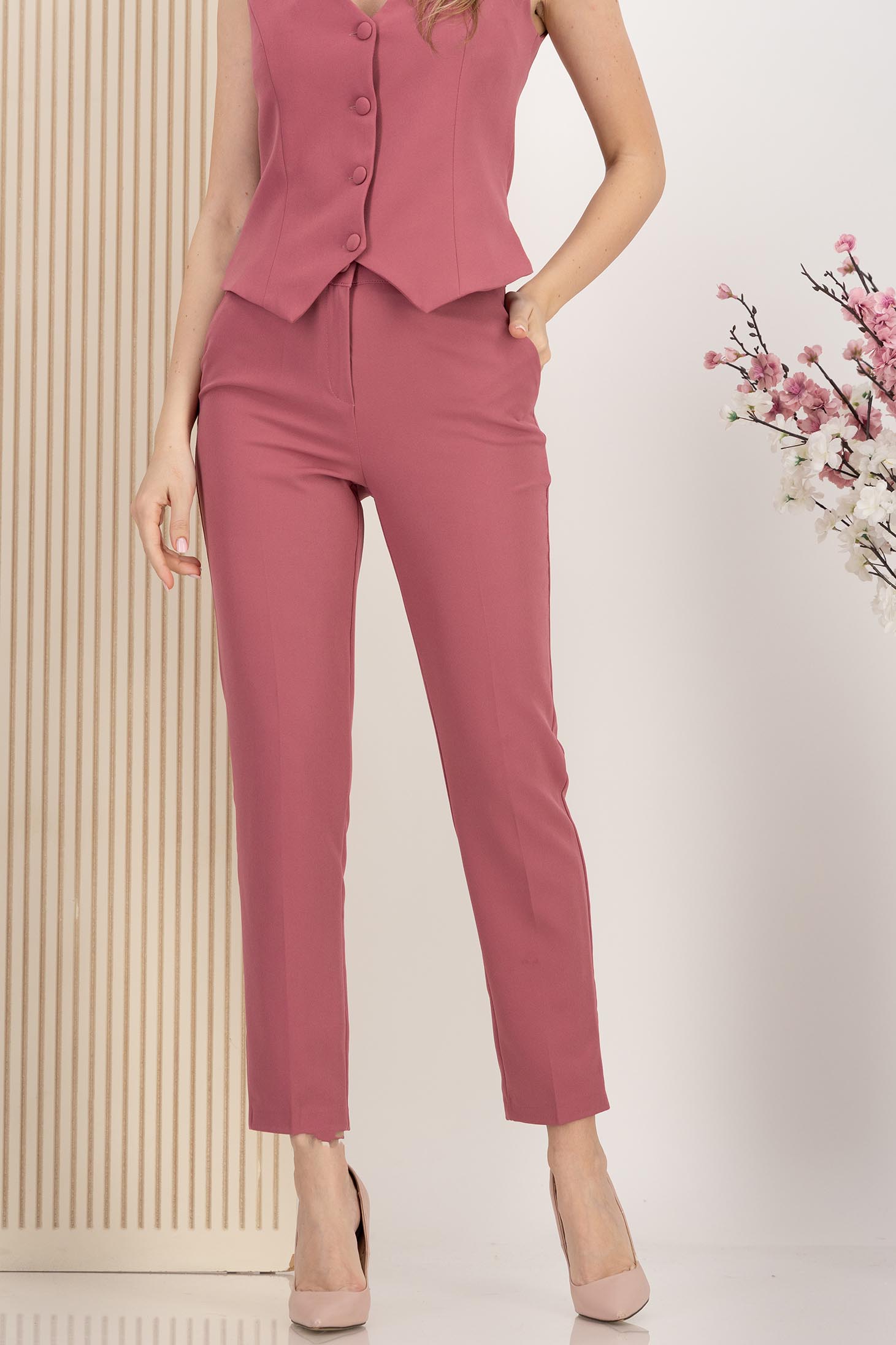 Pantaloni din stofa elastica roz conici cu talie inalta si buzunare laterale 1 - StarShinerS.ro