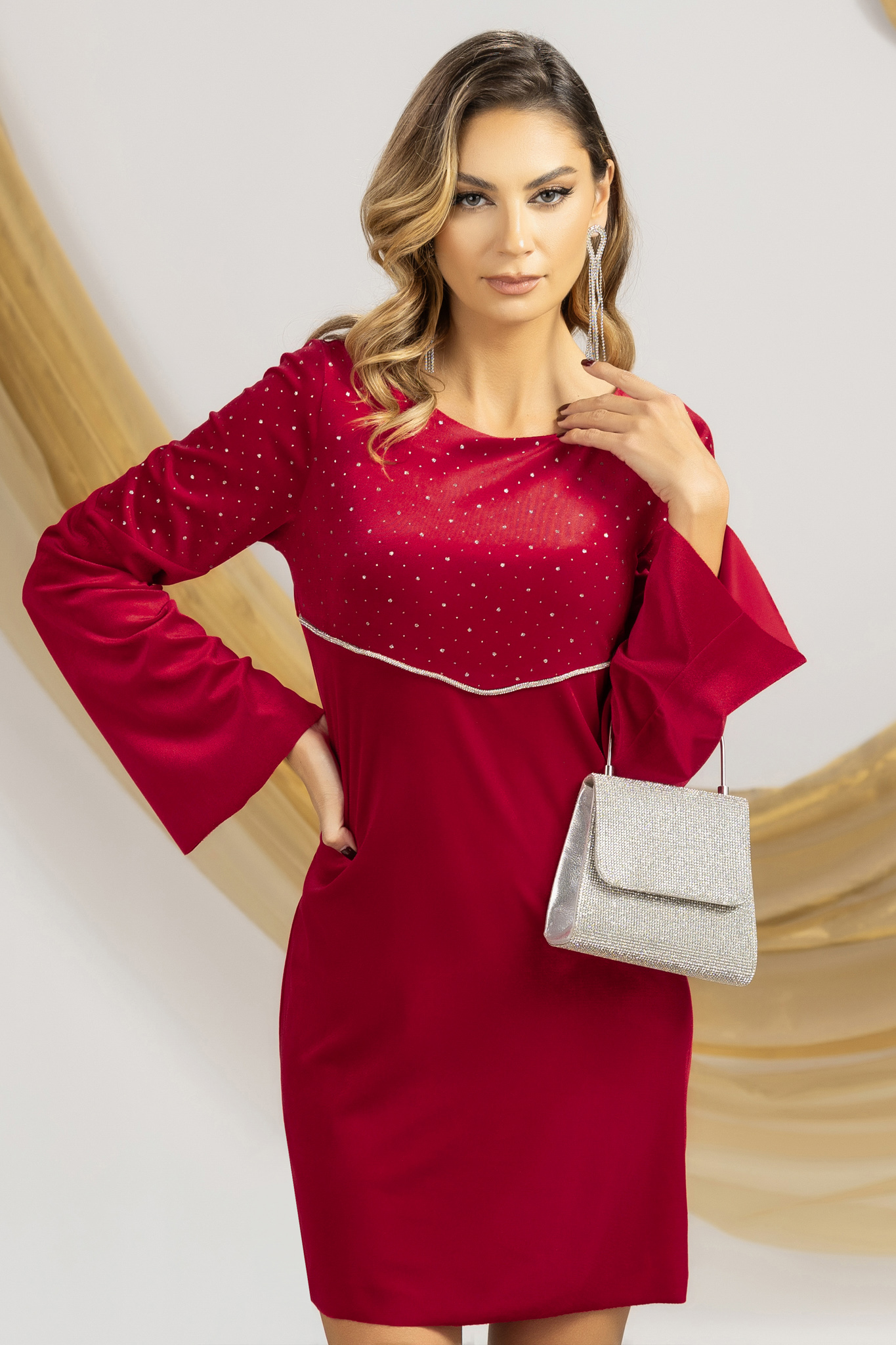Rochie din catifea rosie scurta cu croi larg si aplicatii cu sclipici 1 - StarShinerS.ro