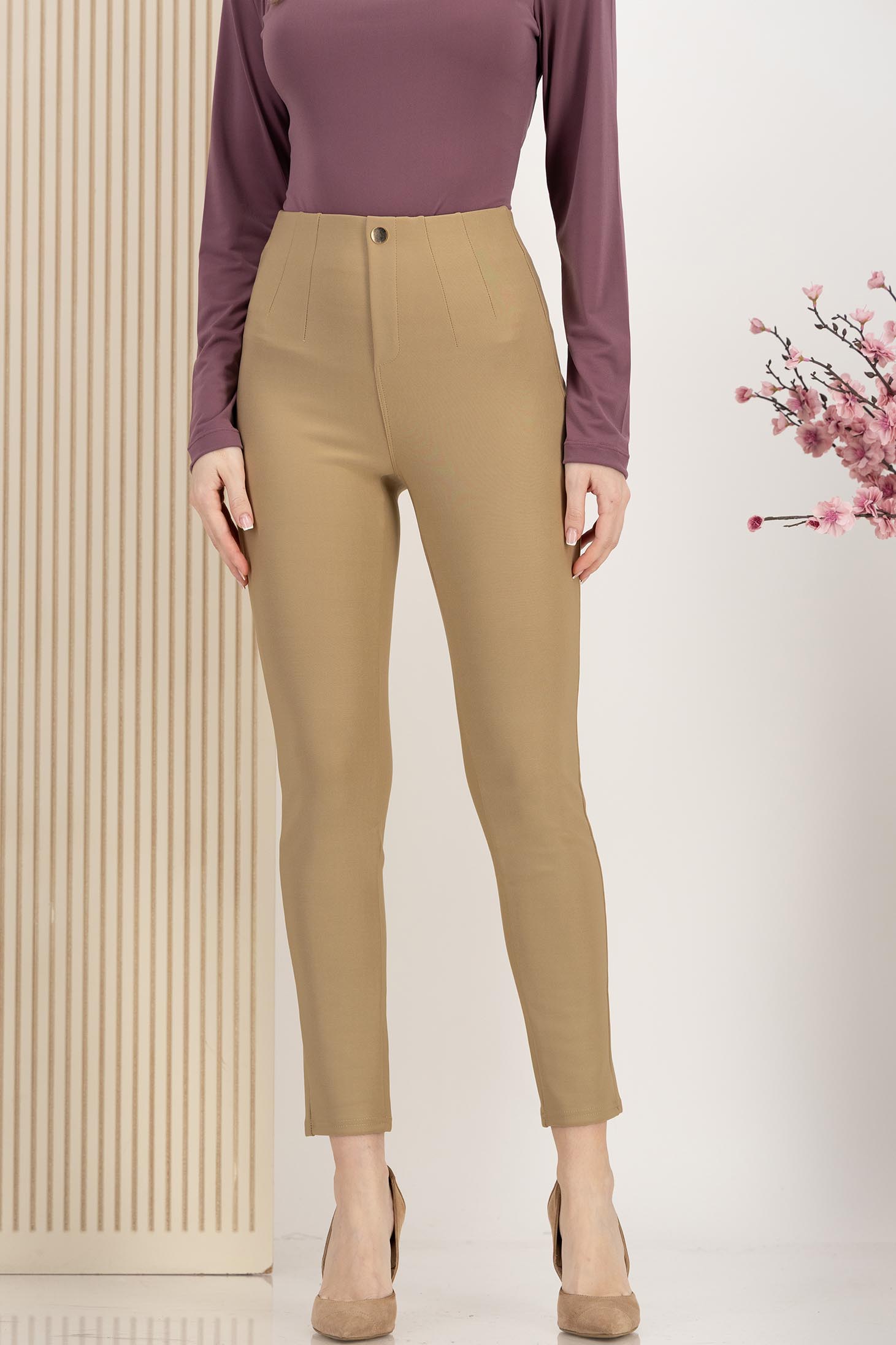 Pantaloni lungi din bumbac bej conici cu talie inalta 1 - StarShinerS.ro