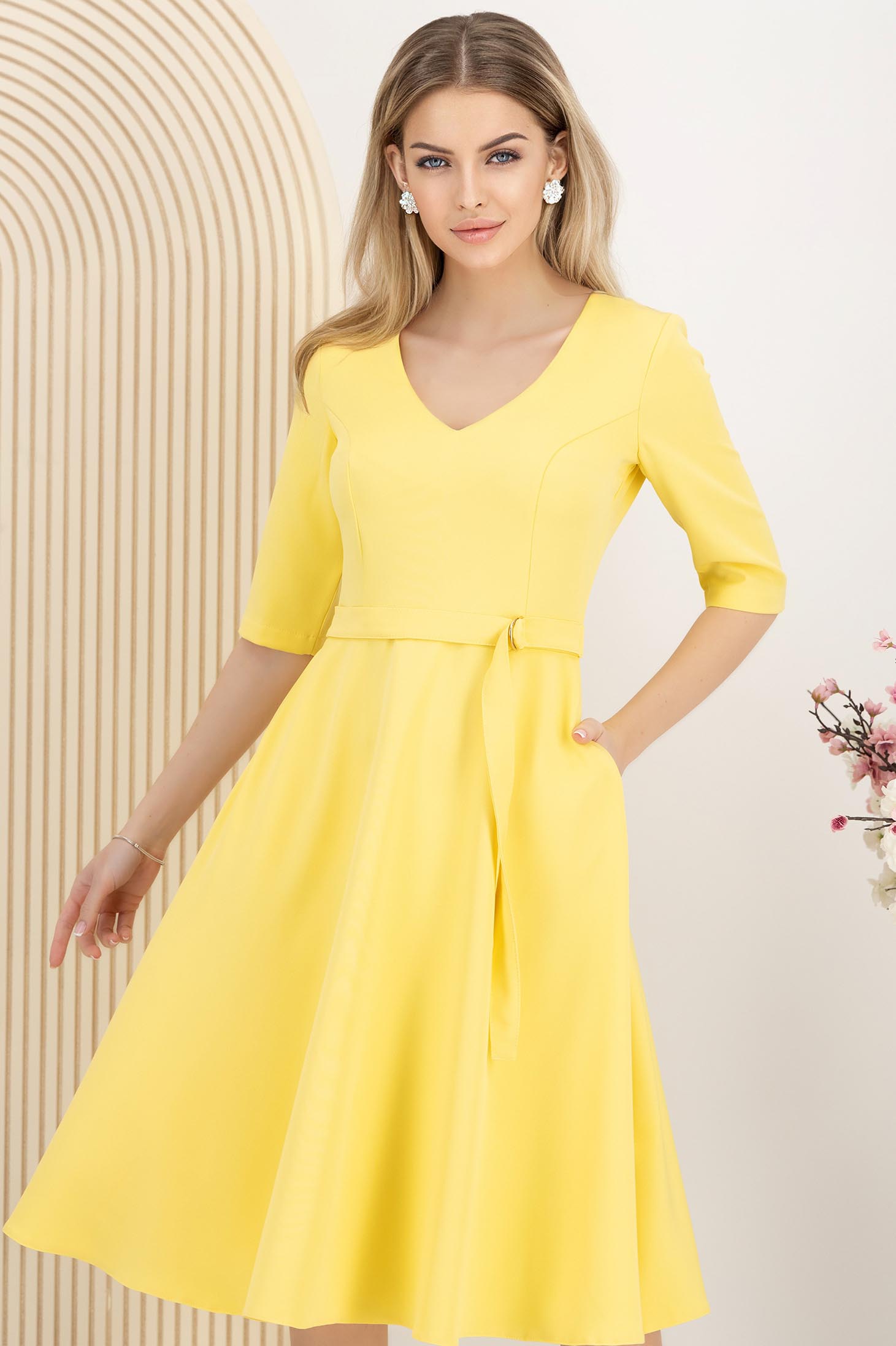 Rochie din stofa elastica galbena midi in clos cu accesoriu tip curea - StarShinerS 1 - StarShinerS.ro