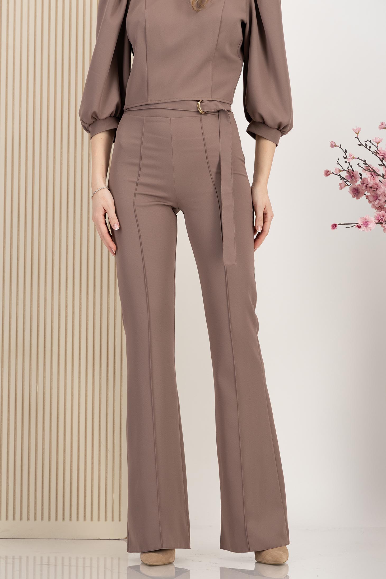 Pantaloni lungi din stofa elastica mocha evazati accesorizati cu cordon - StarShinerS 1 - StarShinerS.ro