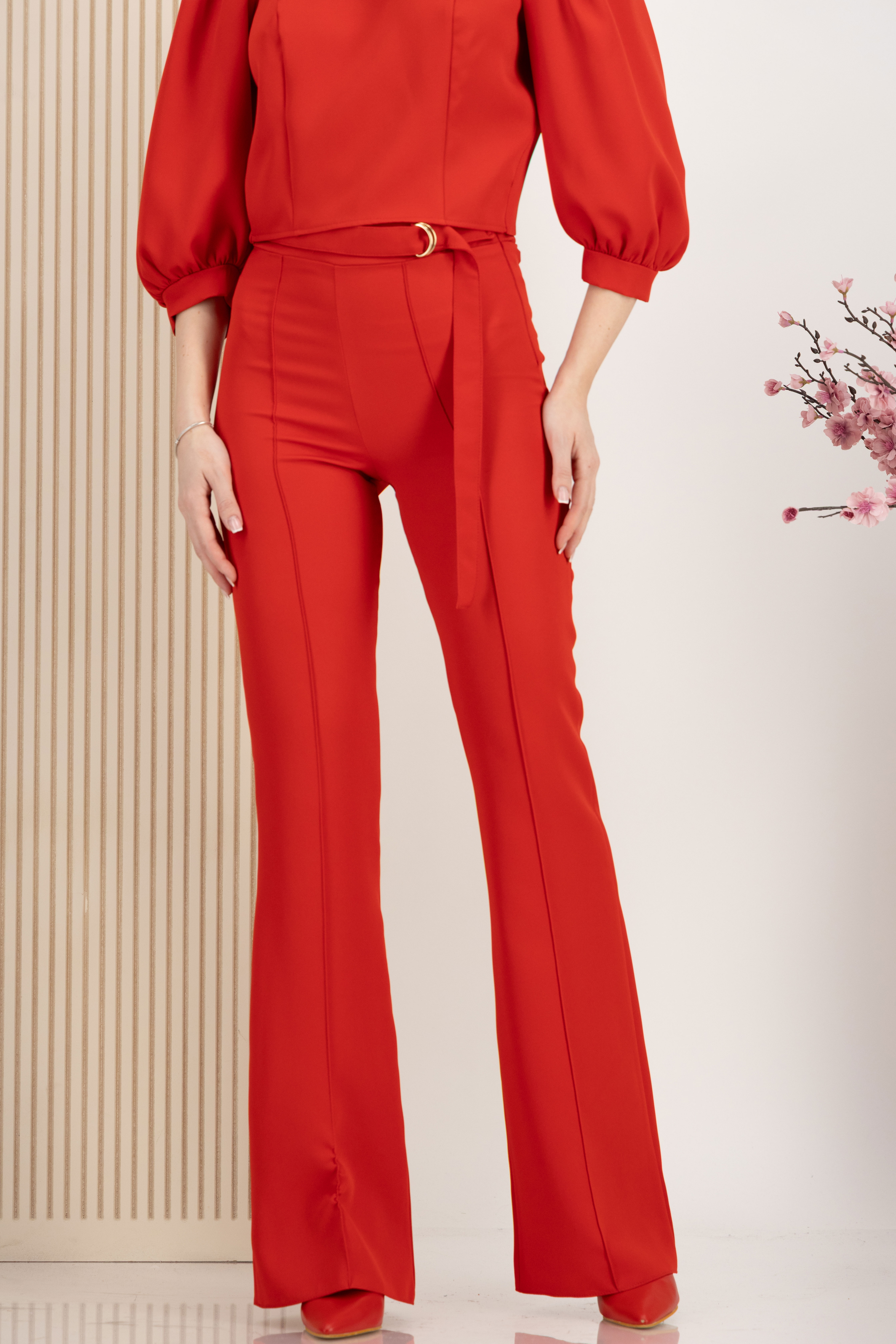 Pantaloni lungi din stofa elastica rosii evazati accesorizati cu cordon - StarShinerS 1 - StarShinerS.ro