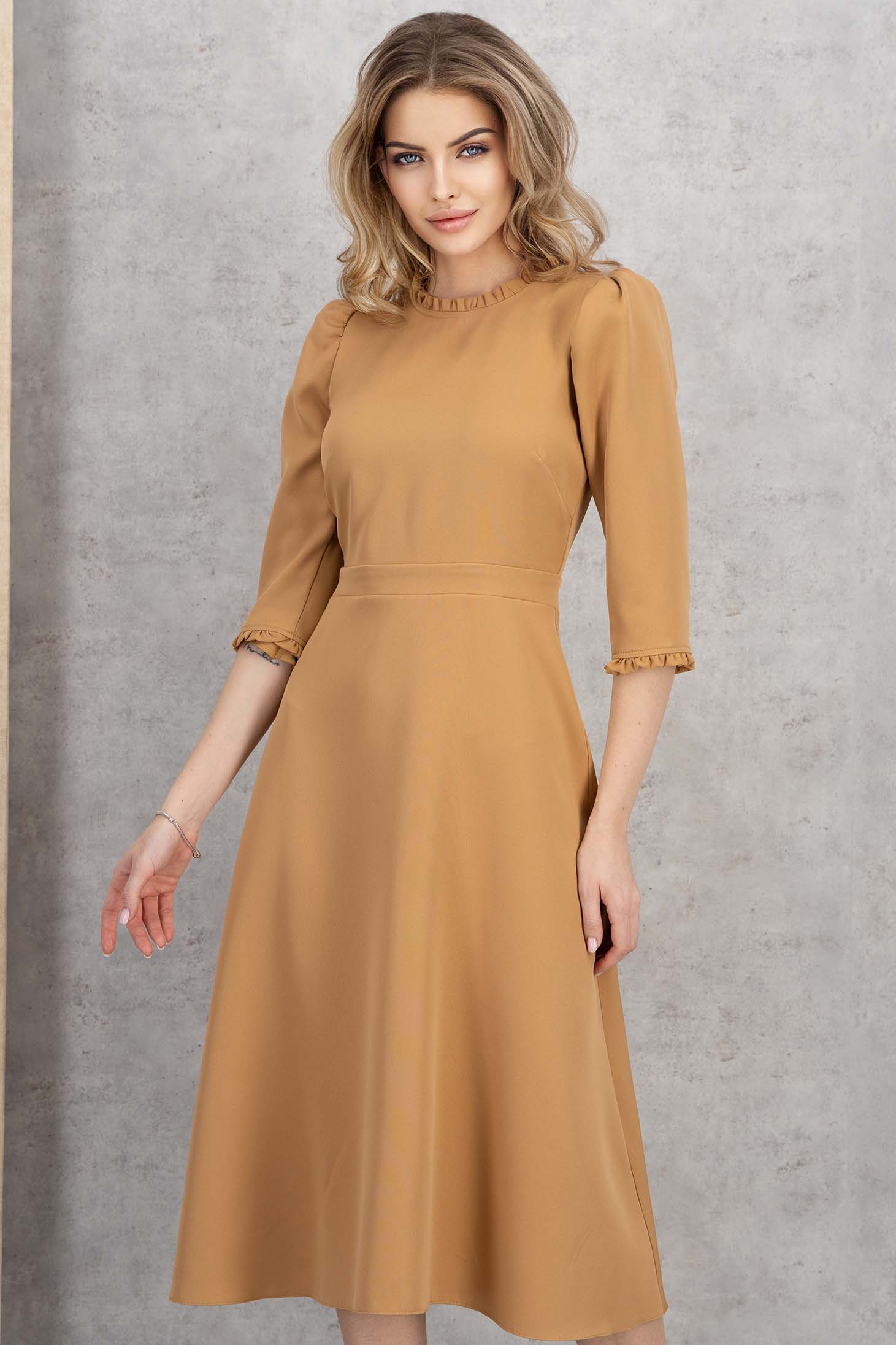 Rochie din stofa elastica nude midi in clos cu umeri bufanti - StarShinerS 1 - StarShinerS.ro