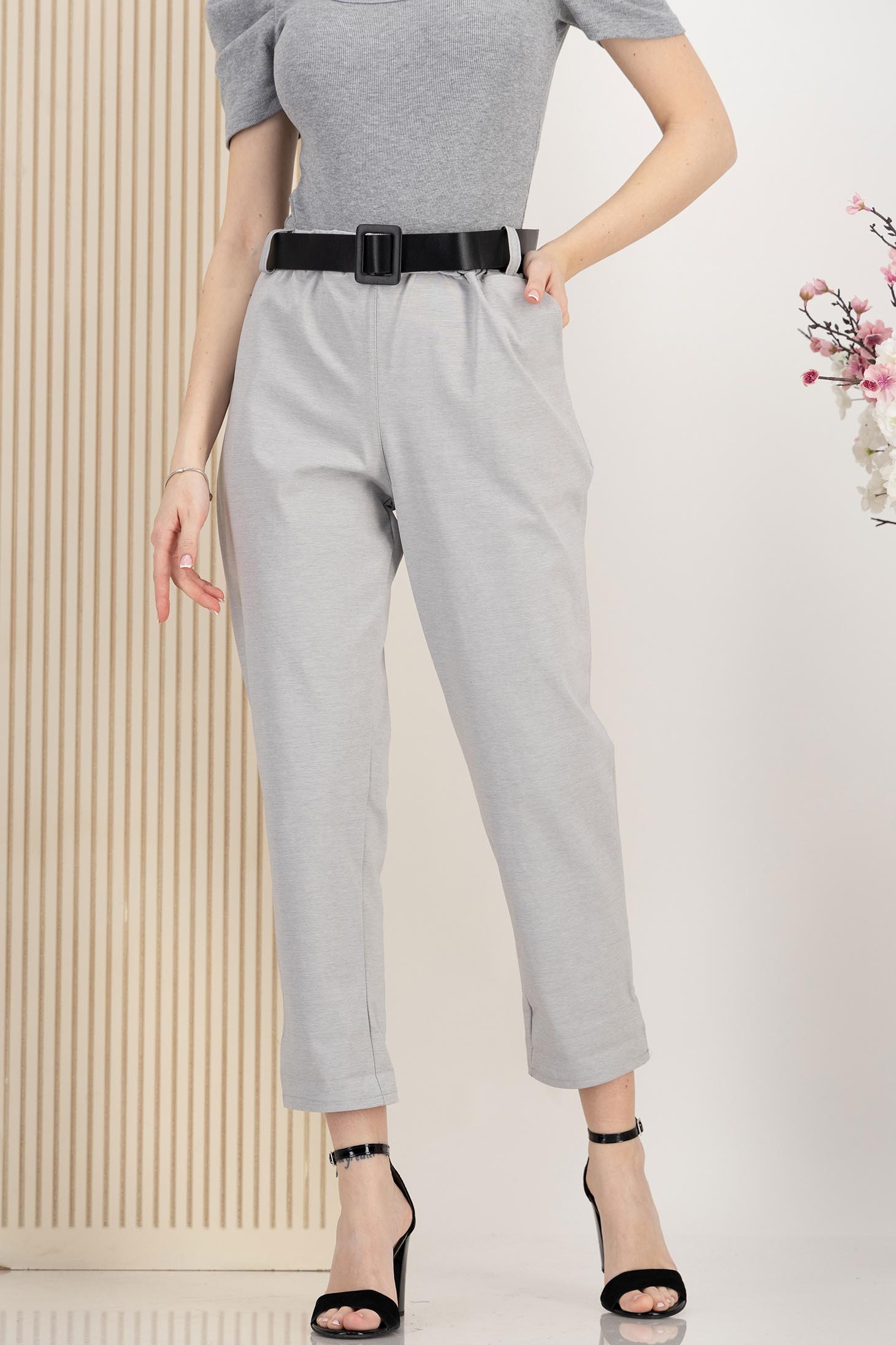 Pantaloni lungi din bumbac gri cu elastic in talie si accesoriu tip curea 1 - StarShinerS.ro