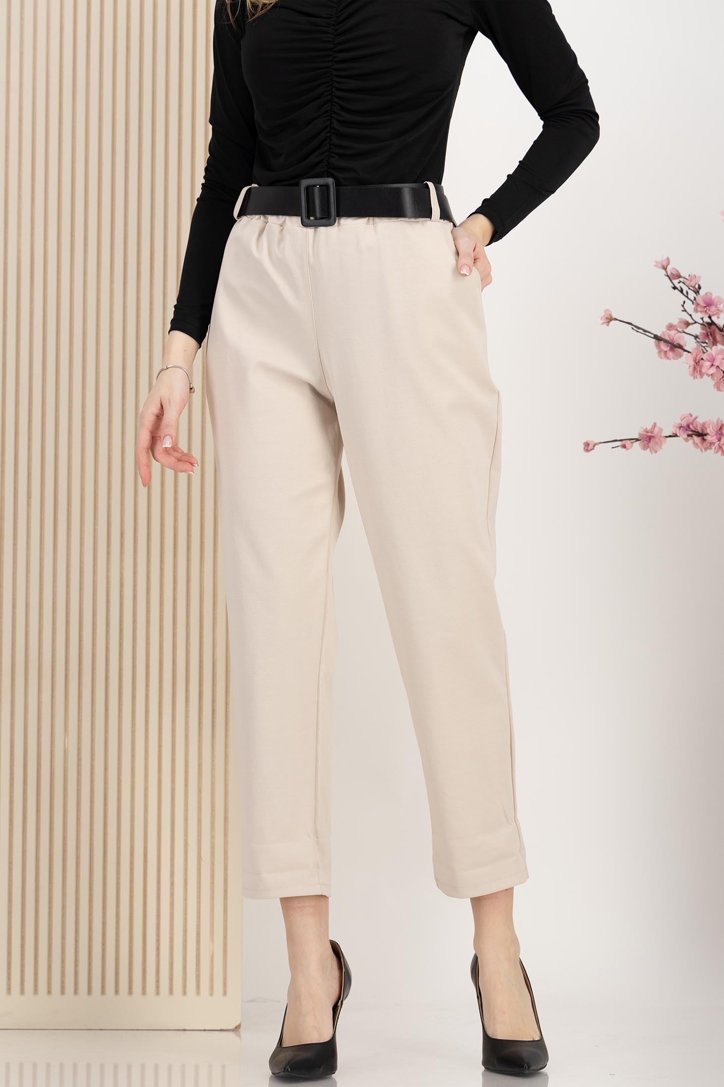 Pantaloni lungi din bumbac crem cu elastic in talie si accesoriu tip curea 1 - StarShinerS.ro