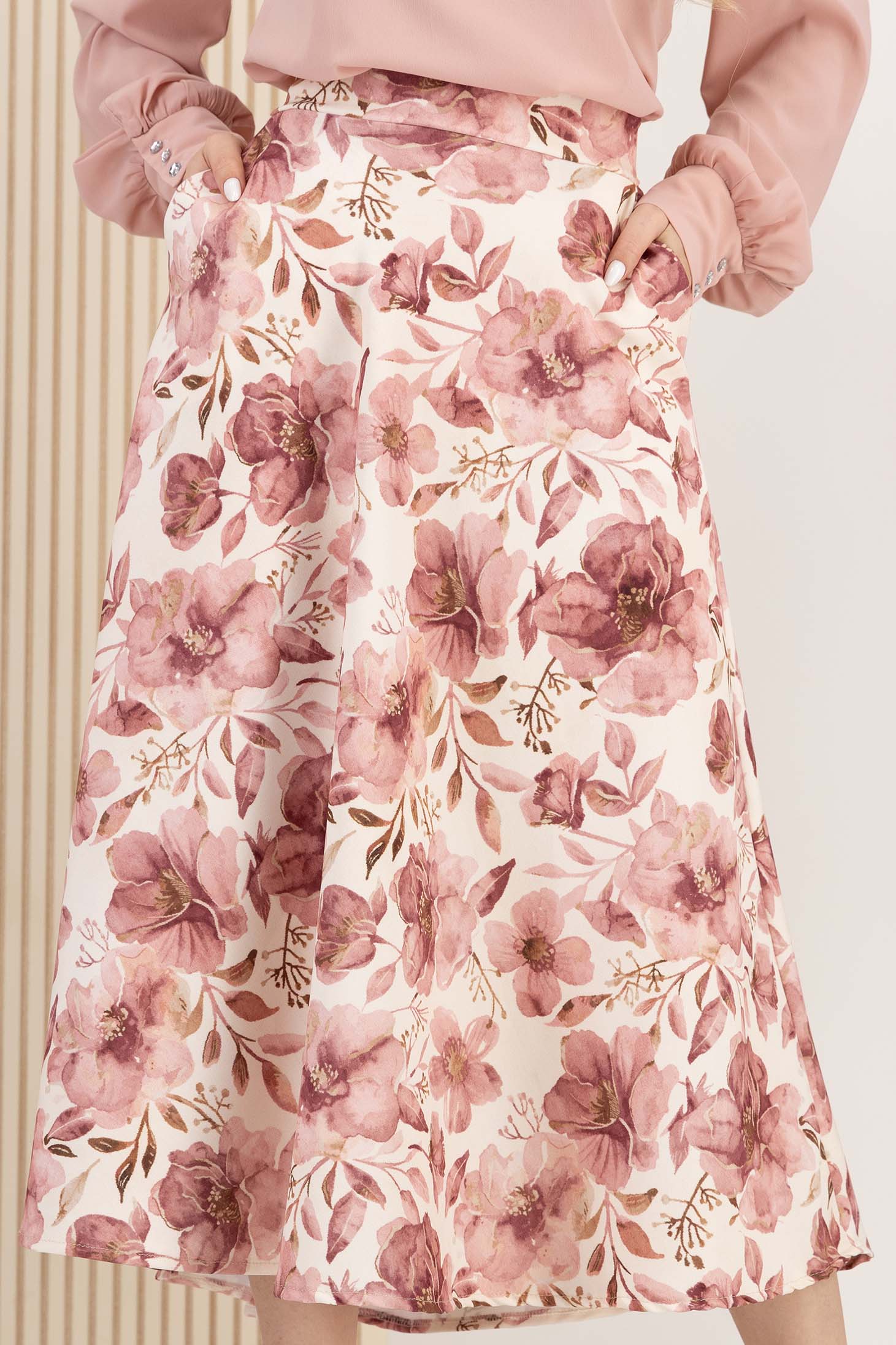 Fusta din stofa elastica roz midi in clos cu elastic in talie si buzunare laterale 1 - StarShinerS.ro