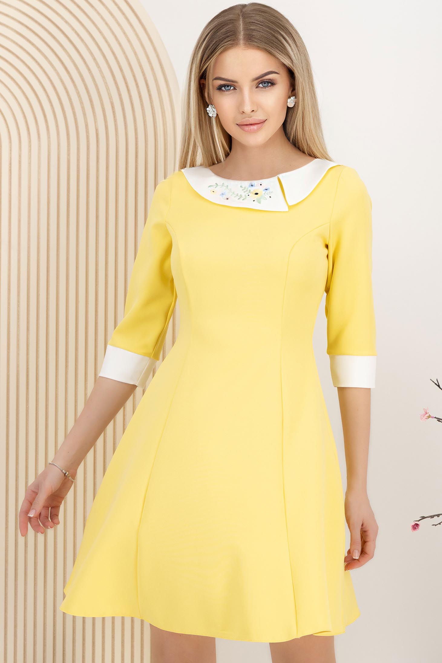 Rochie din stofa elastica galbena scurta in clos cu guler brodat - StarShinerS 1 - StarShinerS.ro
