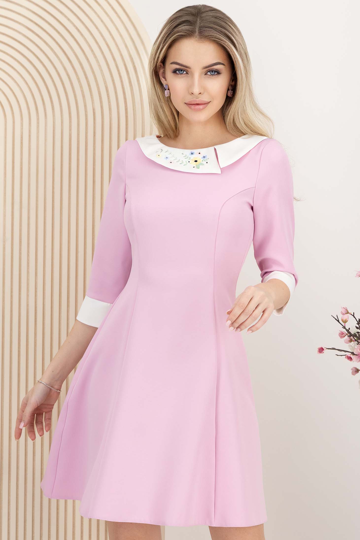 Rochie din stofa elastica roz-deschis scurta in clos cu guler brodat - StarShinerS 1 - StarShinerS.ro