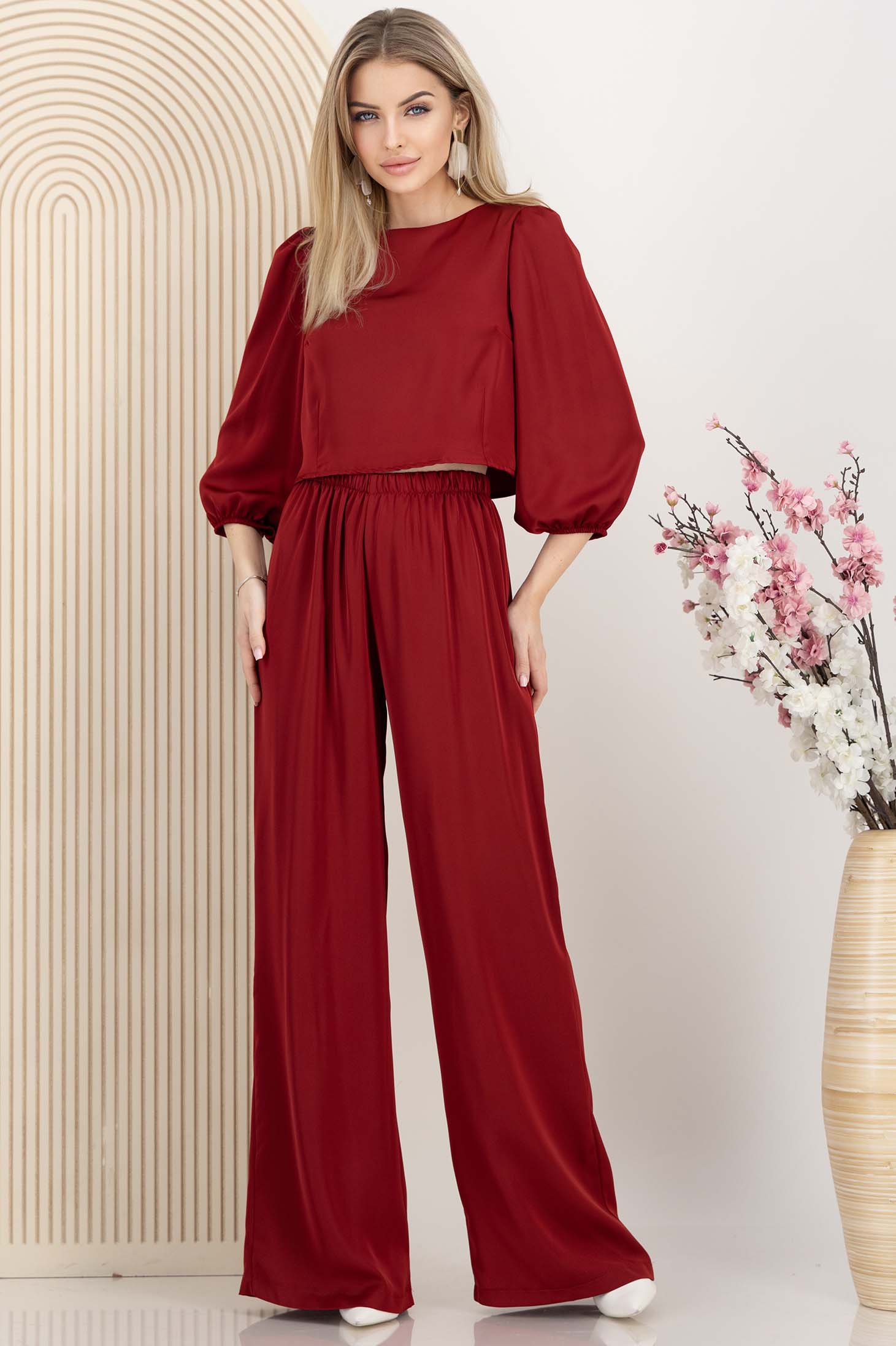 Compleu din satin visiniu cu elastic in talie si maneci bufante 1 - StarShinerS.ro