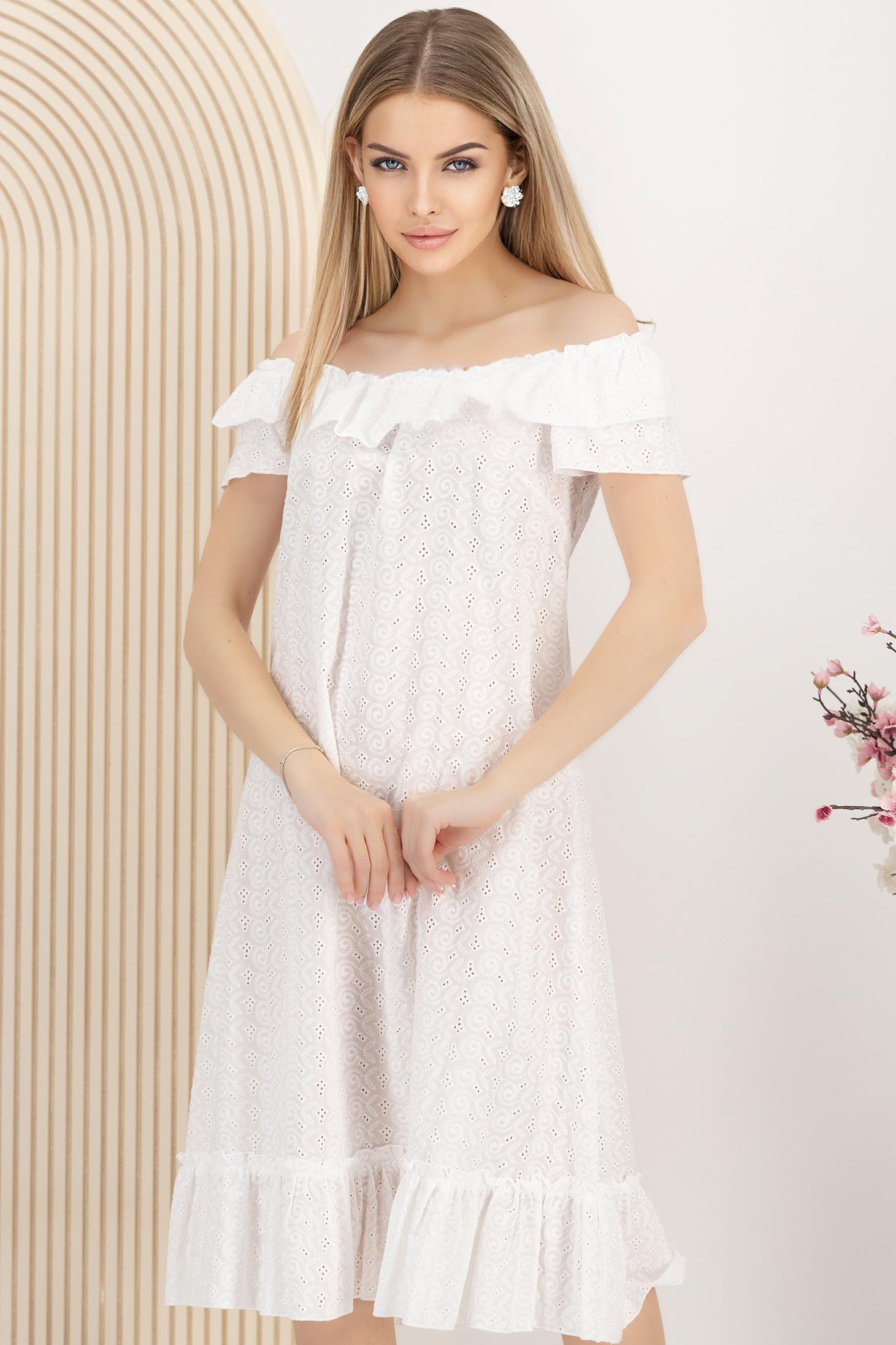 Rochie din ghipură alba cu croi larg si volanase 1 - StarShinerS.ro
