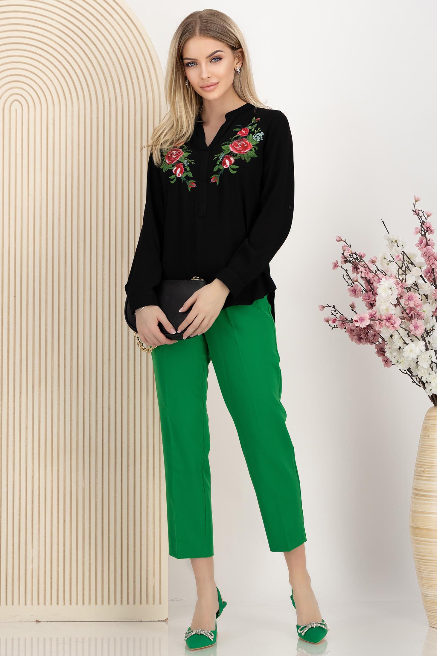 Ie dama din bumbac neagra cu croi larg si detalii florale brodate 1 - StarShinerS.ro