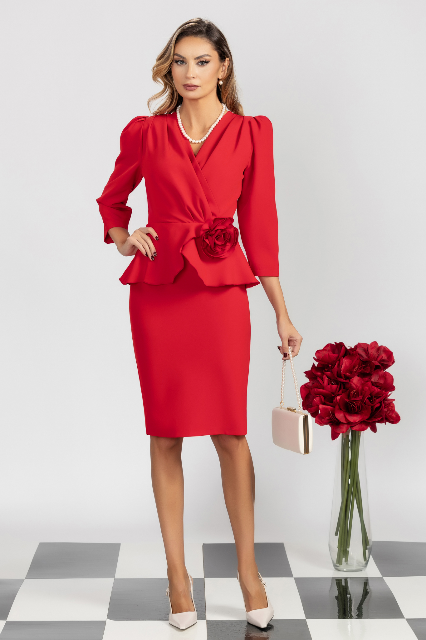 Rochie din stofa rosie midi tip creion cu peplum si brosa florala 1 - StarShinerS.ro