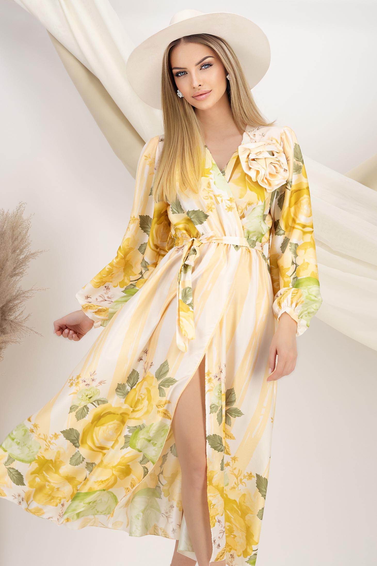 Rochie din material fluid galbena midi in clos cu elastic in talie accesorizata cu brosa si cordon 1 - StarShinerS.ro