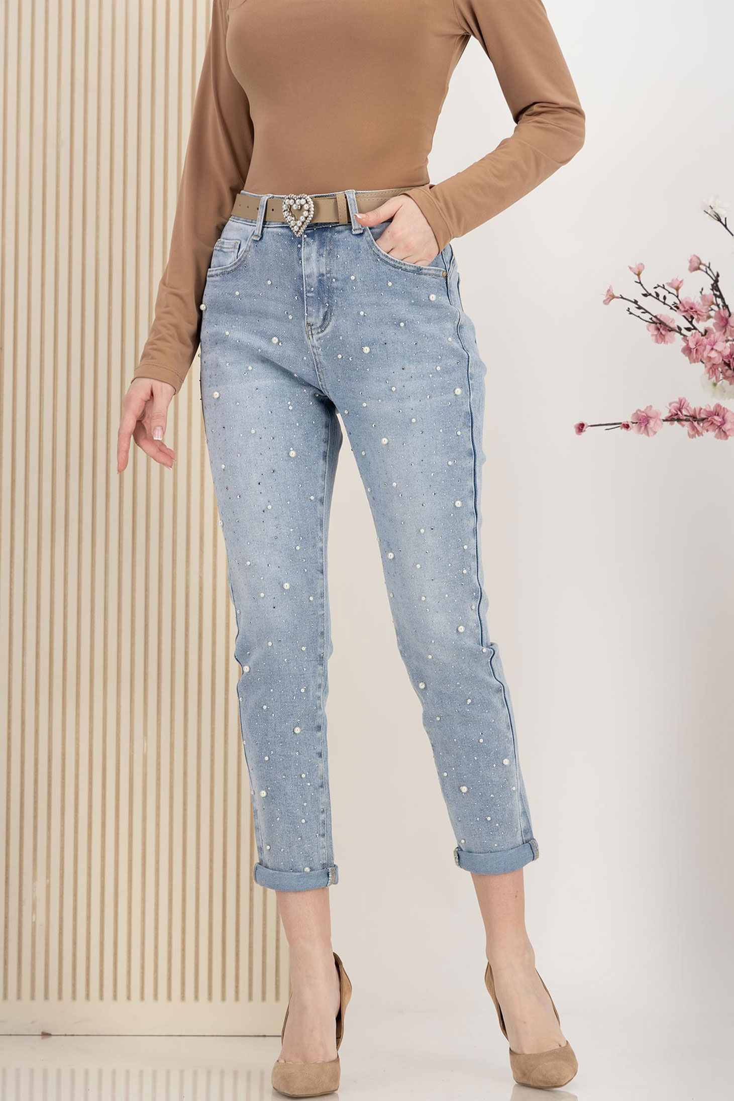 Blugi lungi Mom Fit albastri cu accesoriu tip curea si aplicatii stralucitoare 1 - StarShinerS.ro
