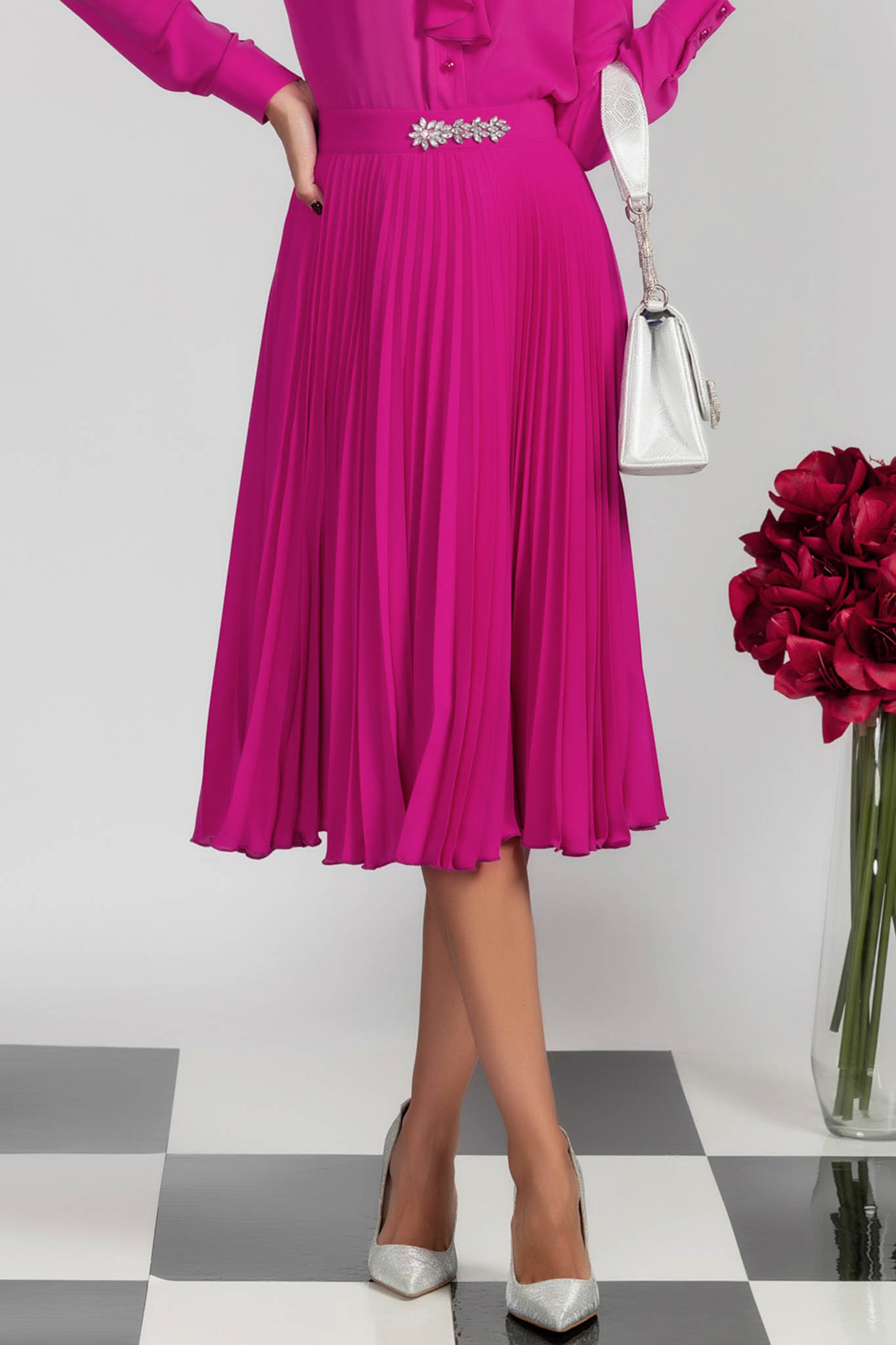 Fusta plisata din voal fuchsia midi in clos cu aplicatii stralucitoare in talie 1 - StarShinerS.ro