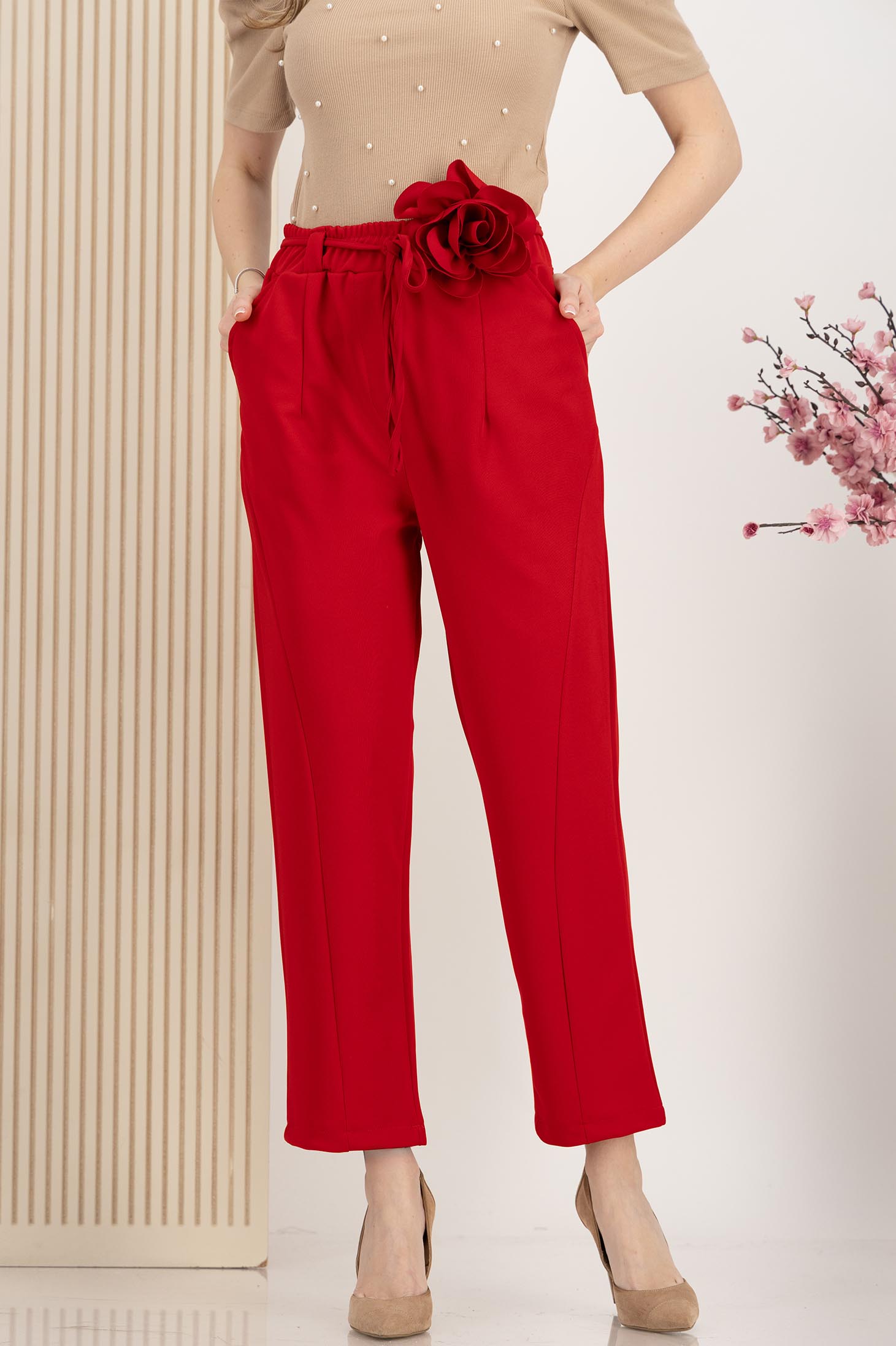 Pantaloni lungi din stofa elastica rosii cu elastic in talie si cordon detasabil cu floare maxi 1 - StarShinerS.ro