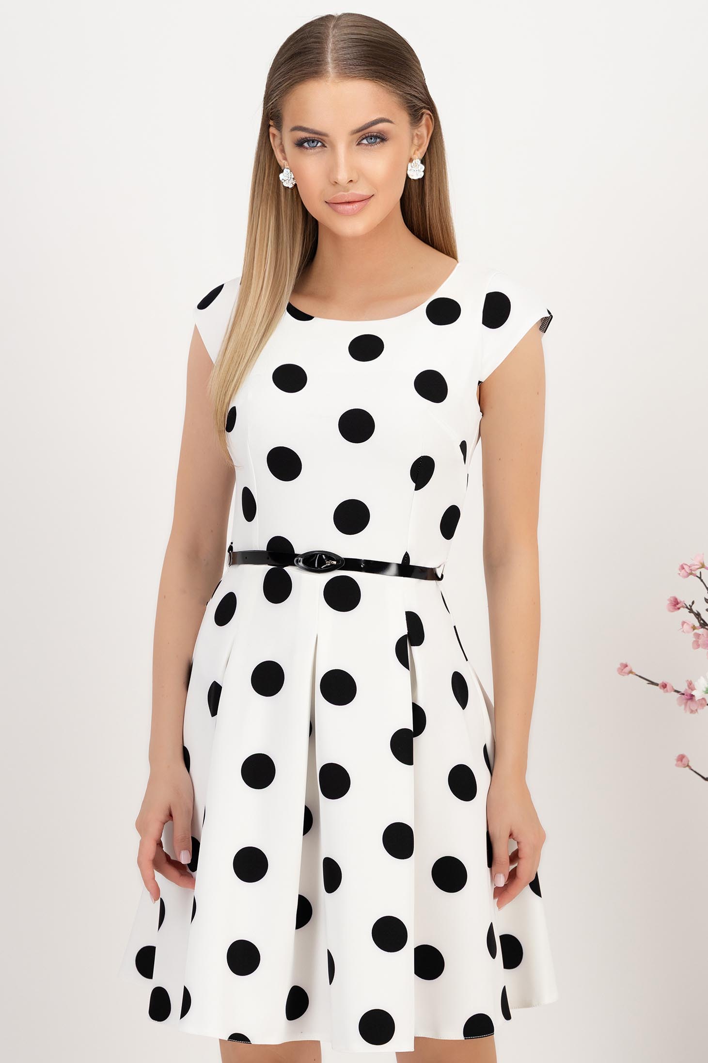 Rochie cu buline din stofa elastica neagra in clos cu accesoriu tip curea 1 - StarShinerS.ro