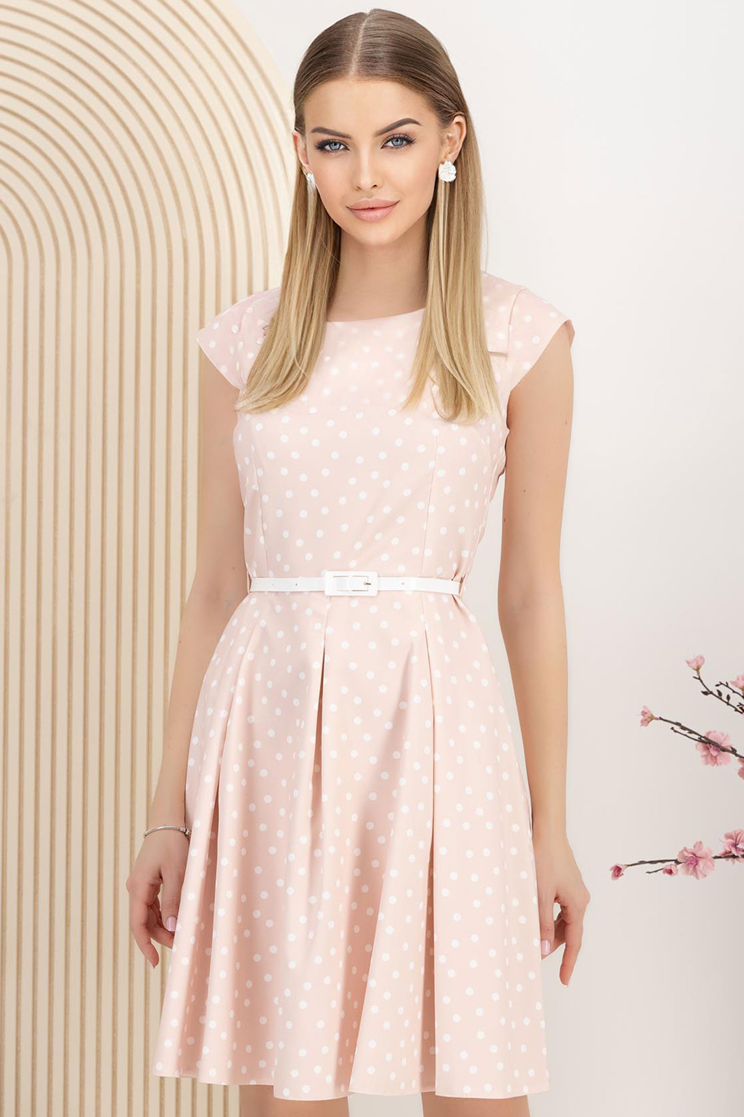 Rochie cu buline din stofa elastica roz-deschis in clos cu accesoriu tip curea 1 - StarShinerS.ro