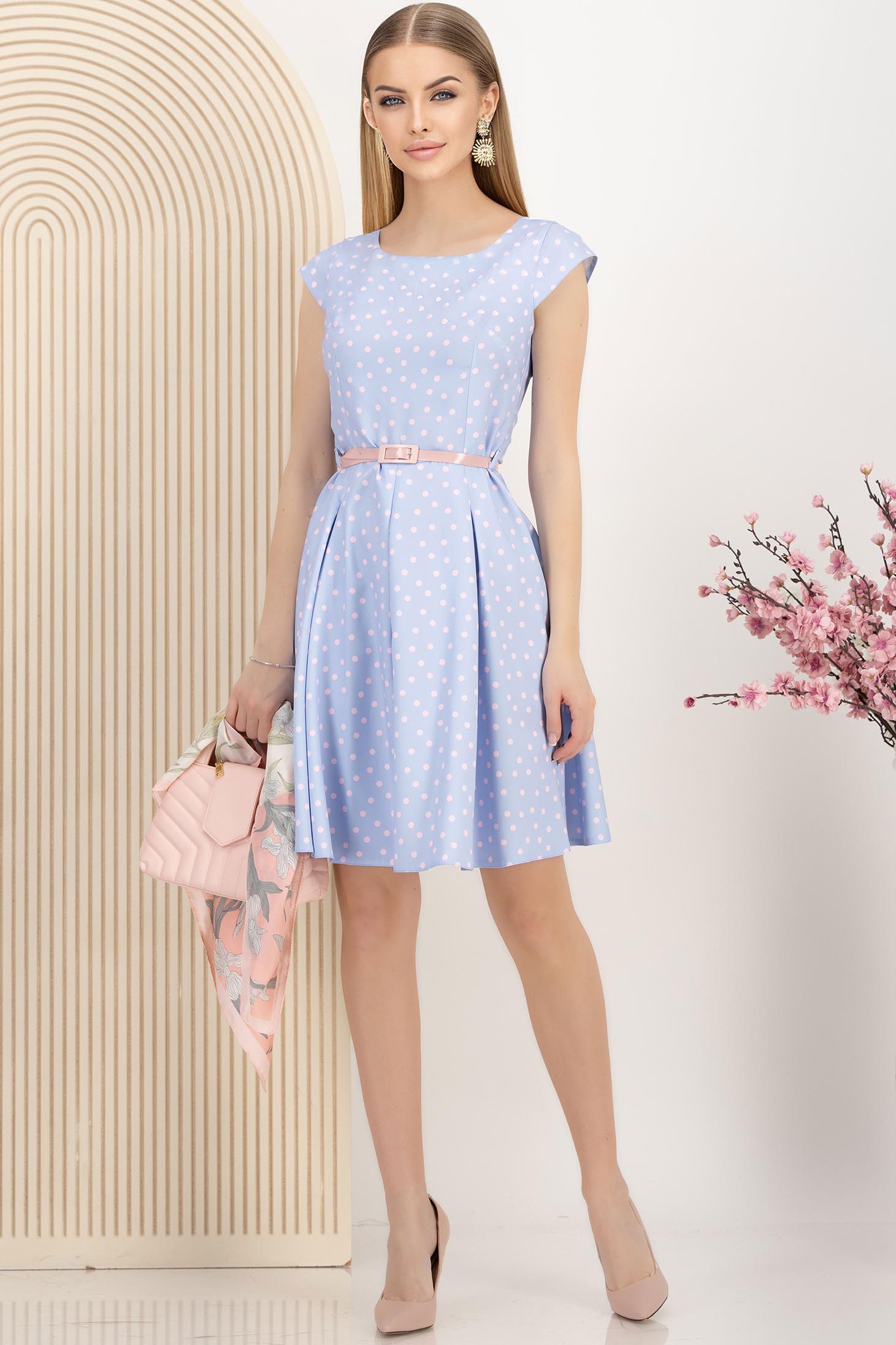 Rochie cu buline din stofa elastica albastru-deschis in clos cu accesoriu tip curea 1 - StarShinerS.ro
