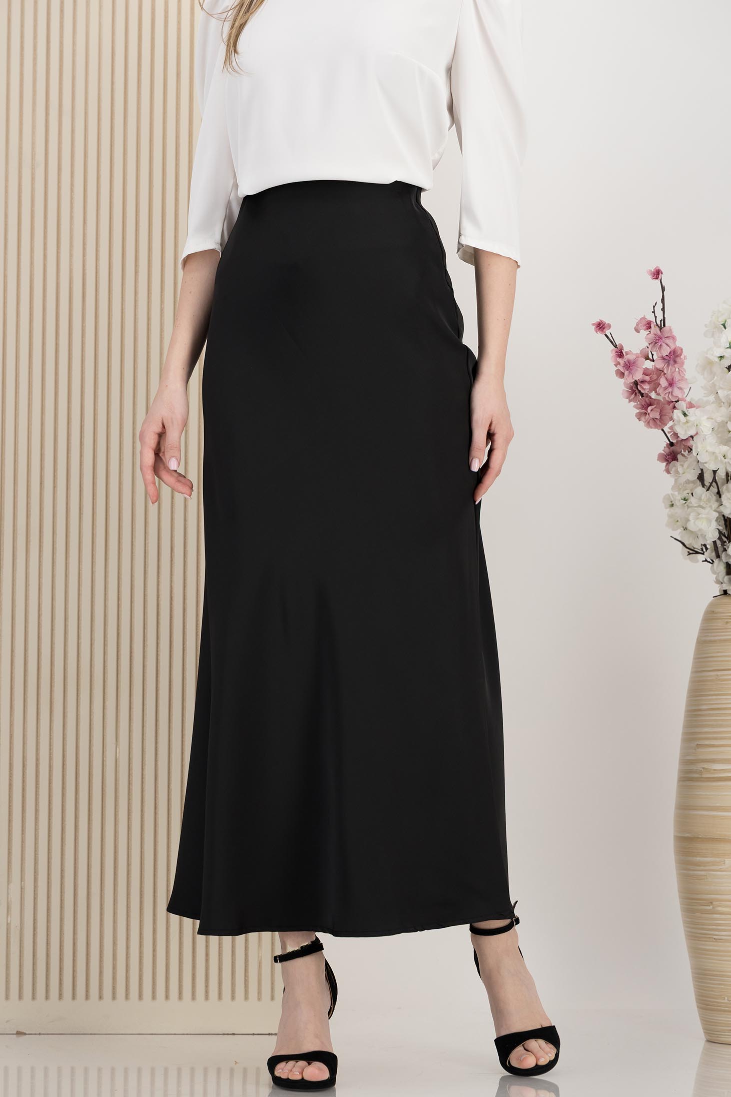 Fusta din satin neagra midi in clos cu elastic in talie 1 - StarShinerS.ro