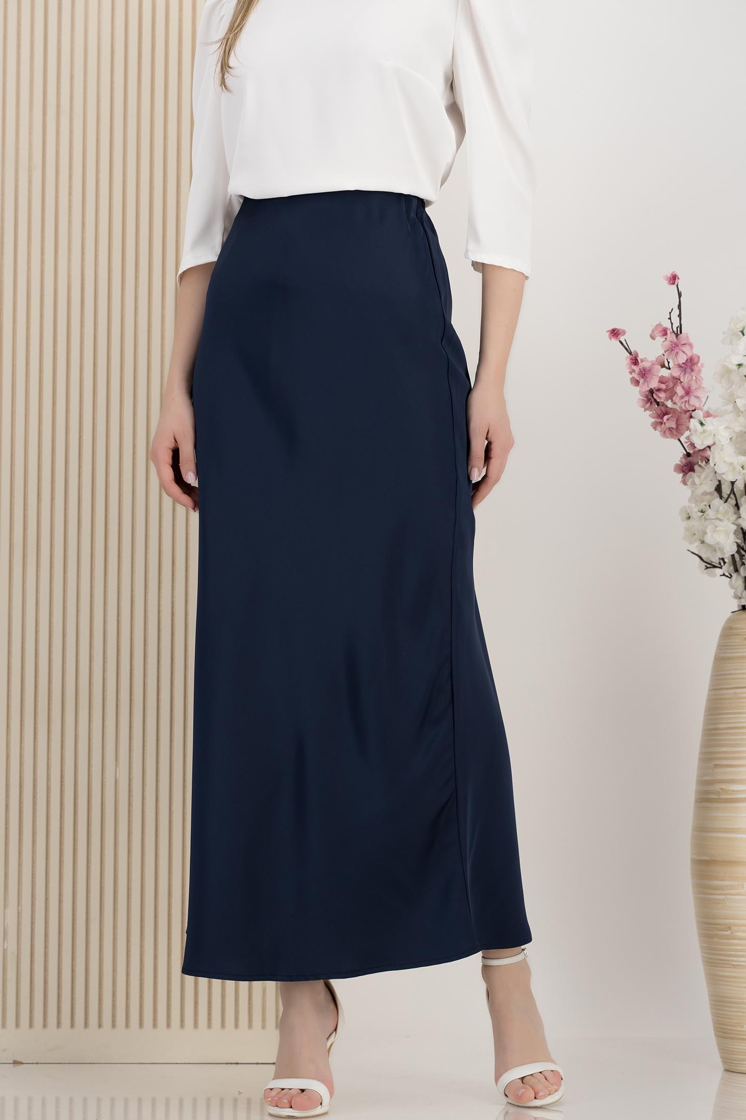 Fusta din satin bleumarin midi in clos cu elastic in talie 1 - StarShinerS.ro
