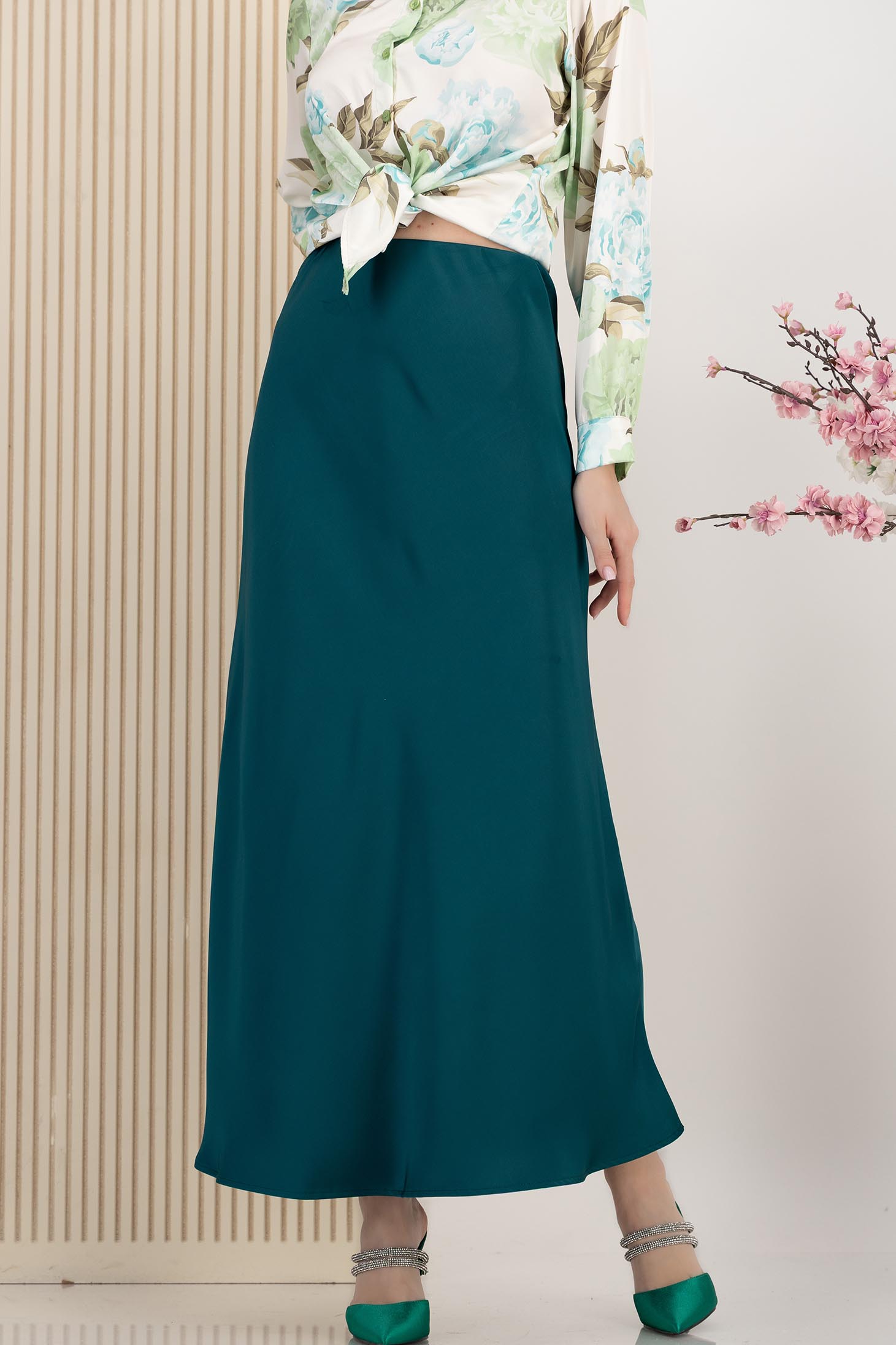Fusta din satin verde-inchis midi in clos cu elastic in talie 1 - StarShinerS.ro