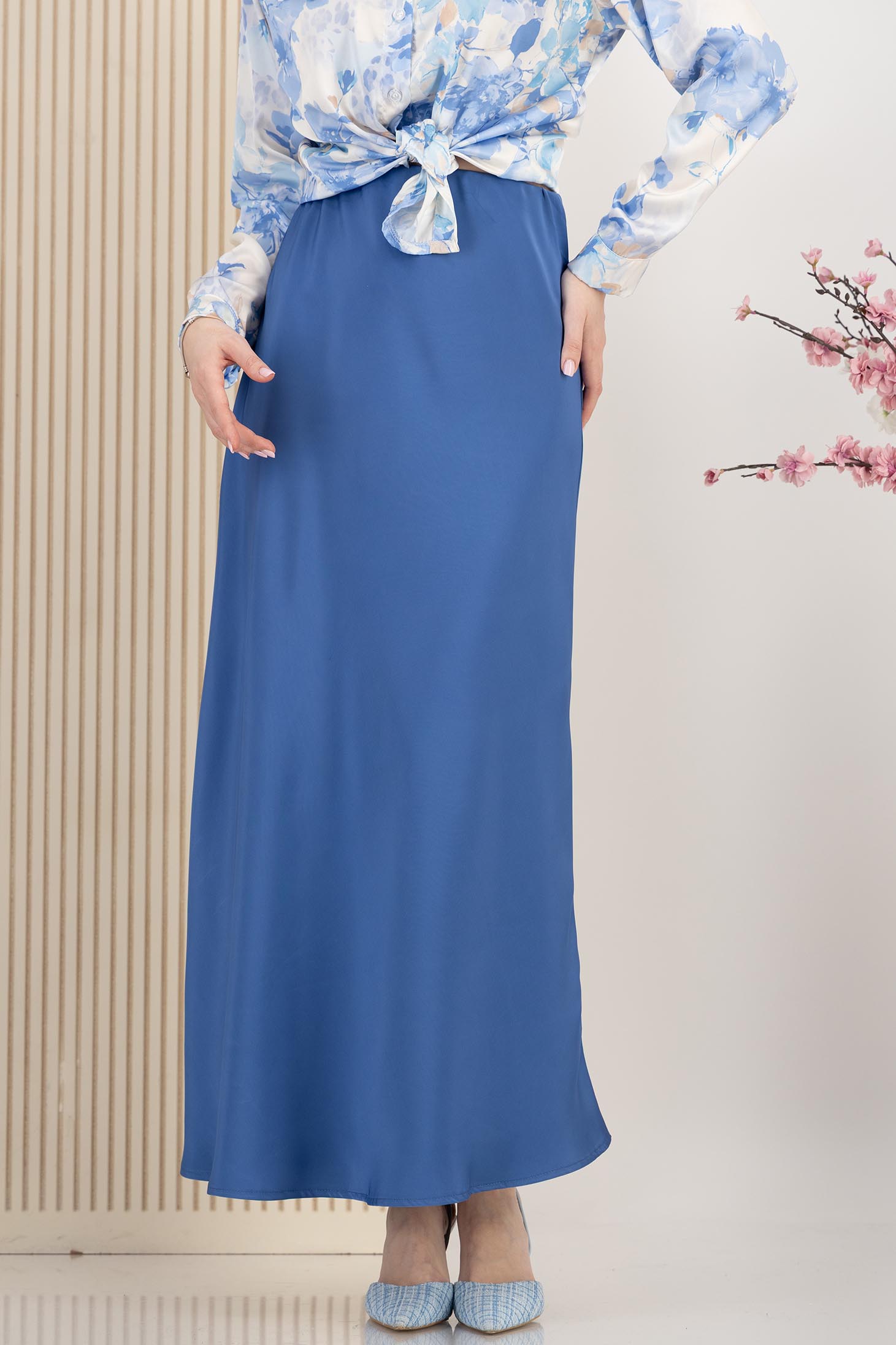 Fusta din satin albastra midi in clos cu elastic in talie 1 - StarShinerS.ro