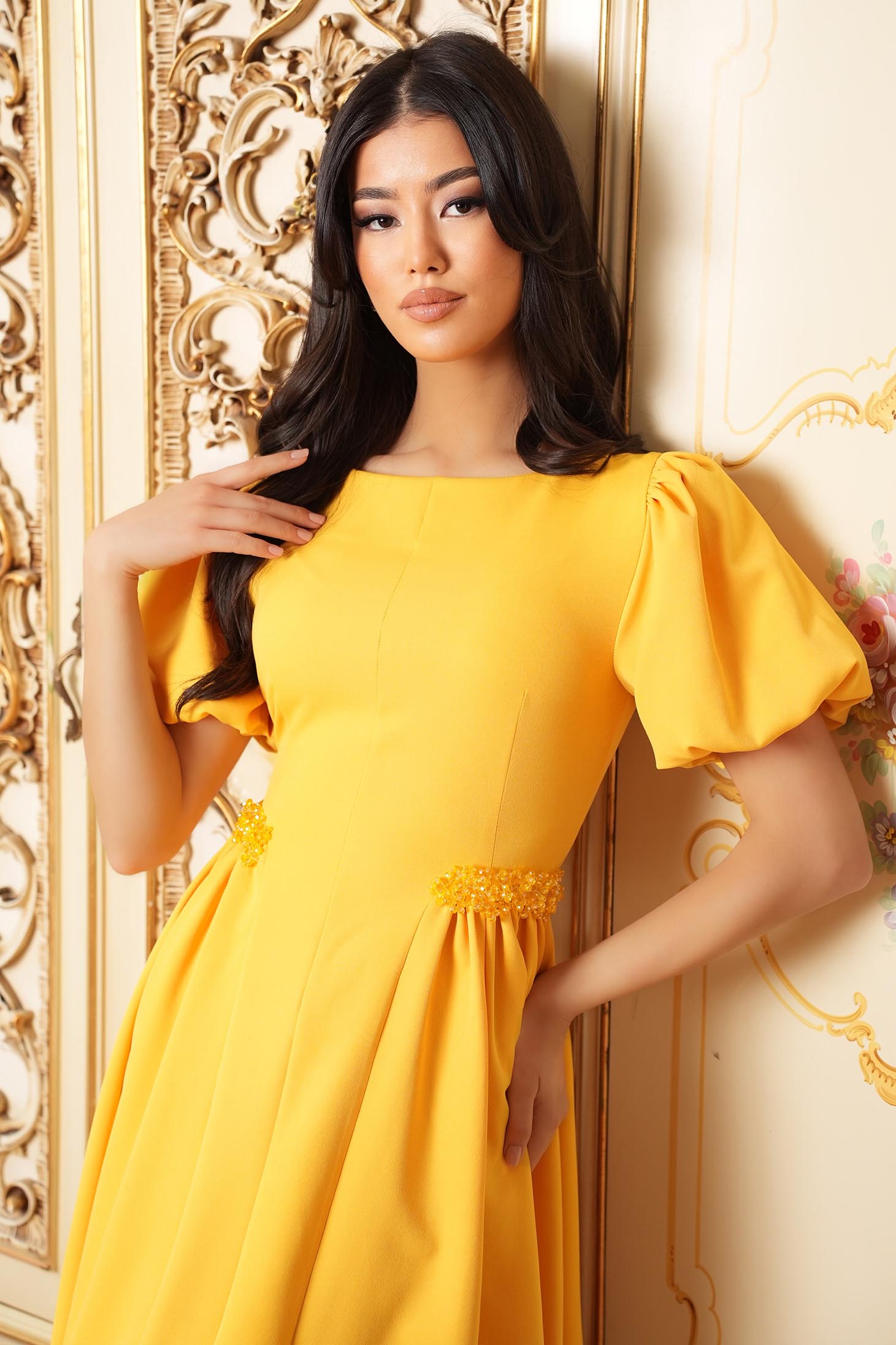 Rochie din stofa elastica galbena midi in clos cu maneci bufante si aplicatii stralucitoare - StarShinerS 1 - StarShinerS.ro