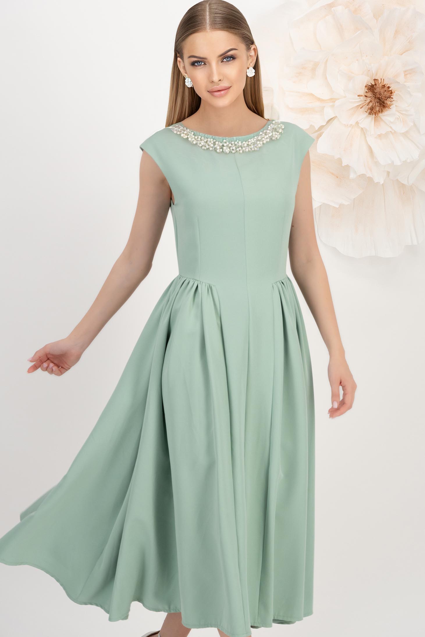 Rochie din stofa elastica mint midi in clos cu aplicatii stralucitoare frontale - StarShinerS 1 - StarShinerS.ro
