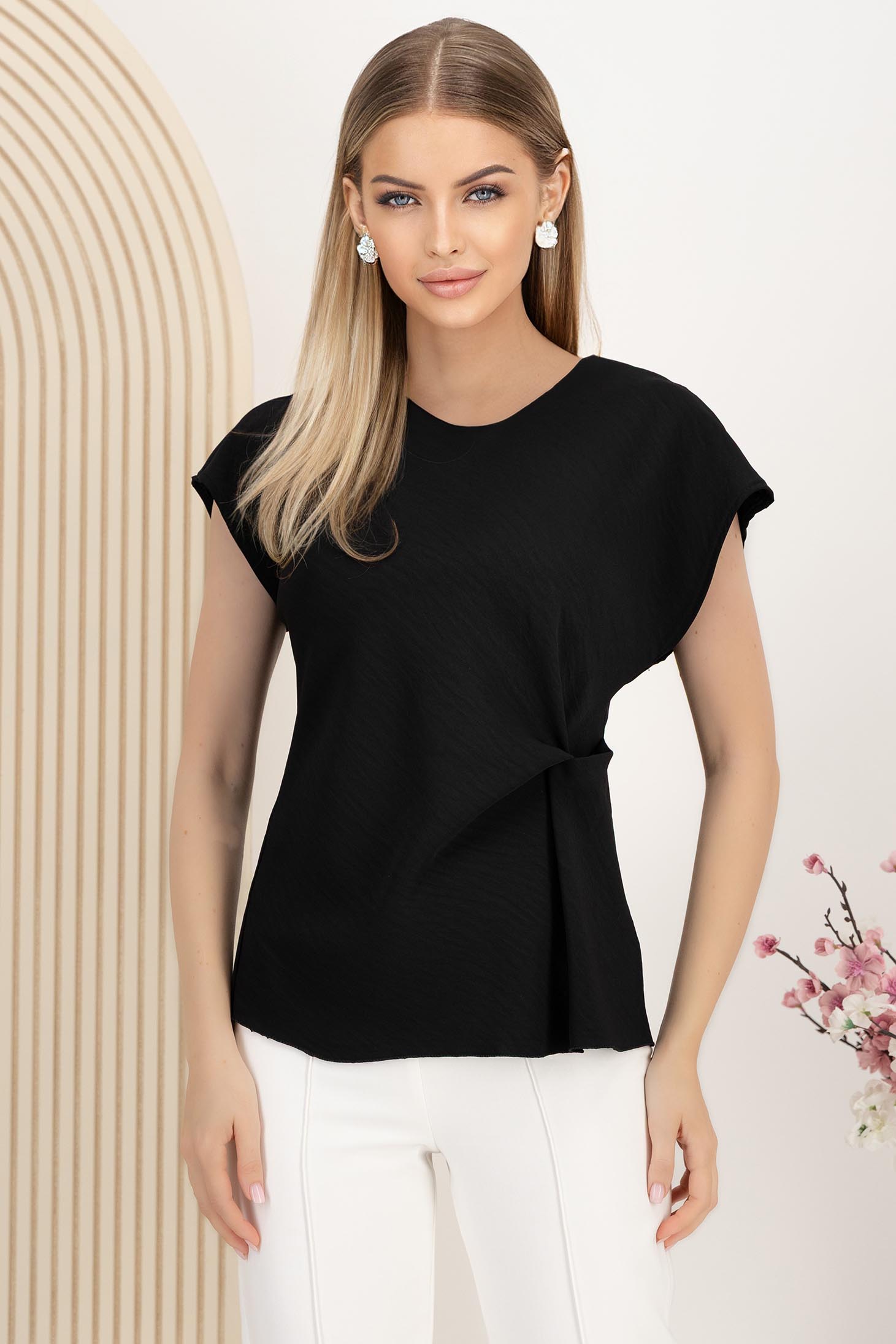 Bluza dama din material subtire neagra cu croi larg si artificiu decorativ frontal tip nod 1 - StarShinerS.ro