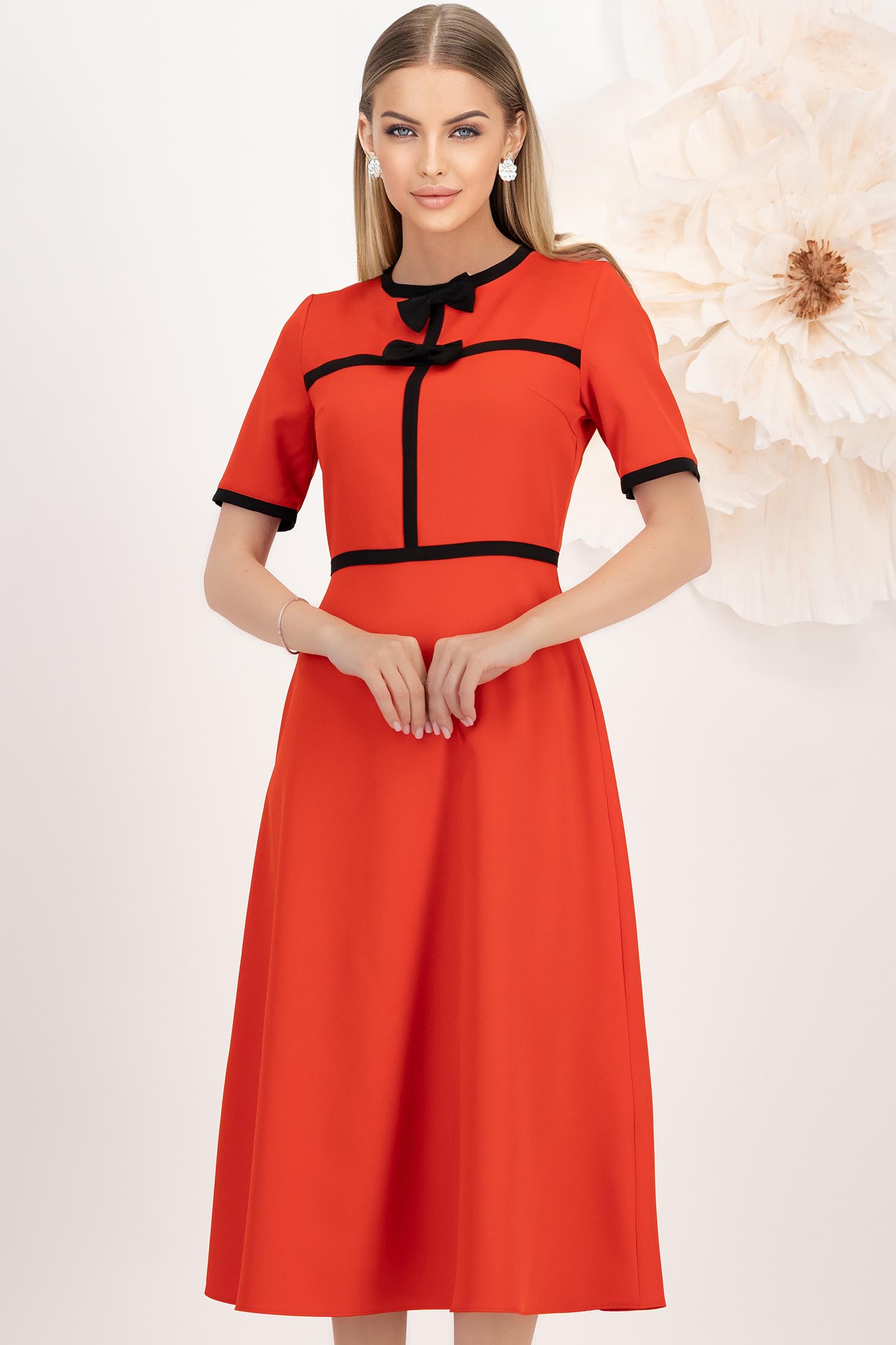 Rochie din stofa elastica rosie midi in clos accesorizata cu fundite contrastante - StarShinerS 1 - StarShinerS.ro