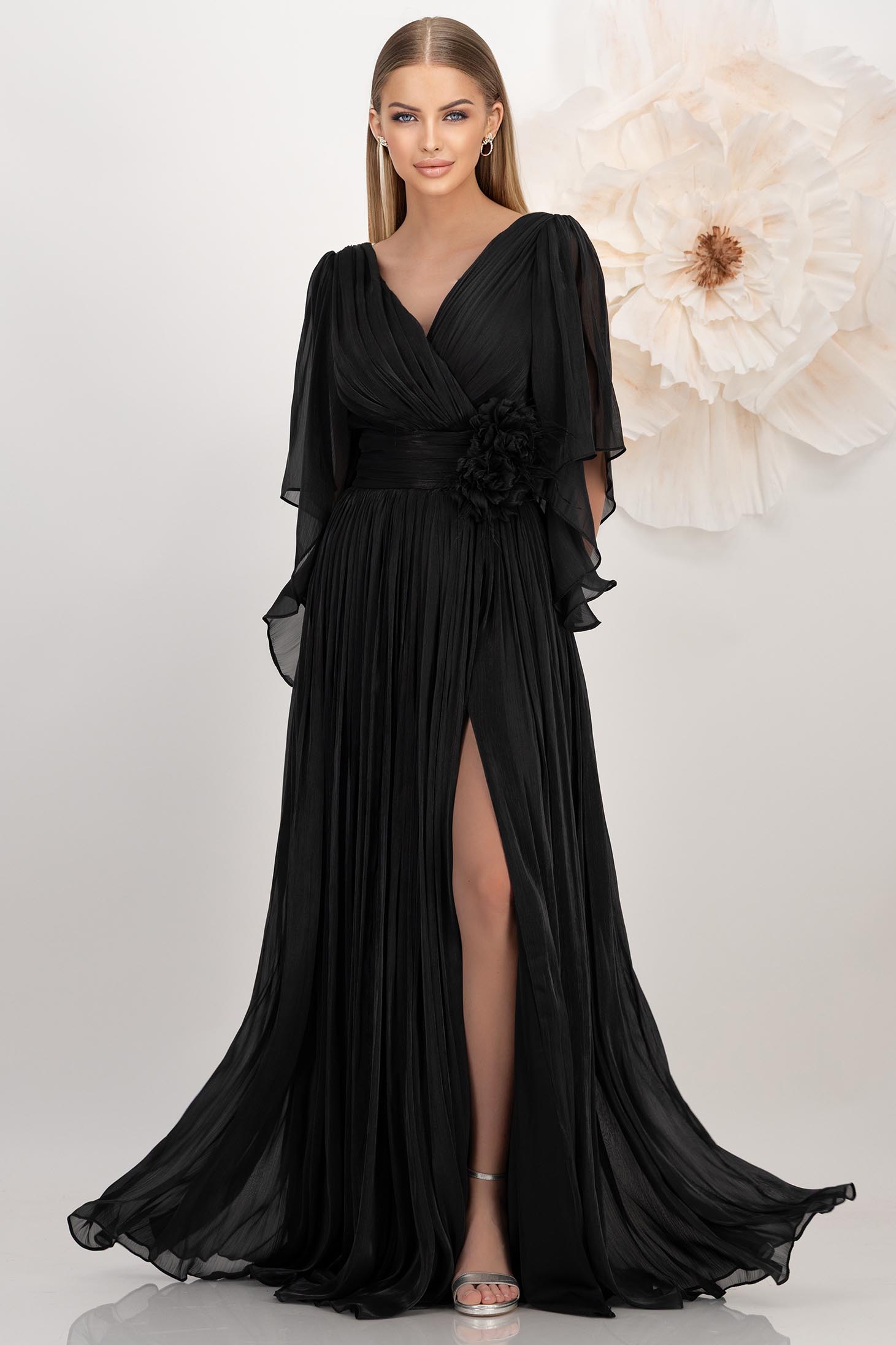 Rochie lunga din voal satinat neagra in clos cu maneci tip fluture si brosa florala maxi 1 - StarShinerS.ro
