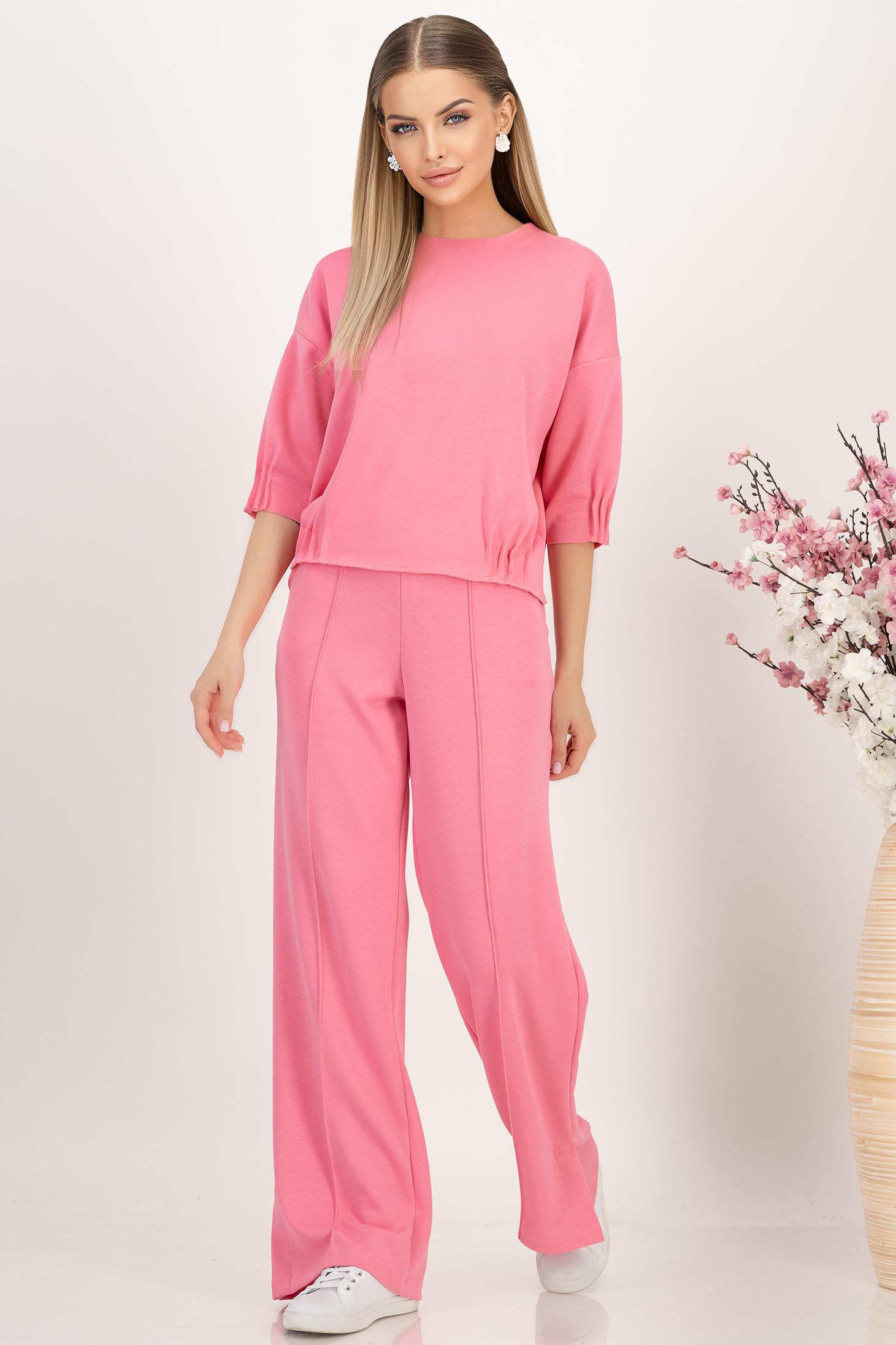 Trening din modal roz cu elastic in talie si croi evazat cu buzunare laterale 1 - StarShinerS.ro