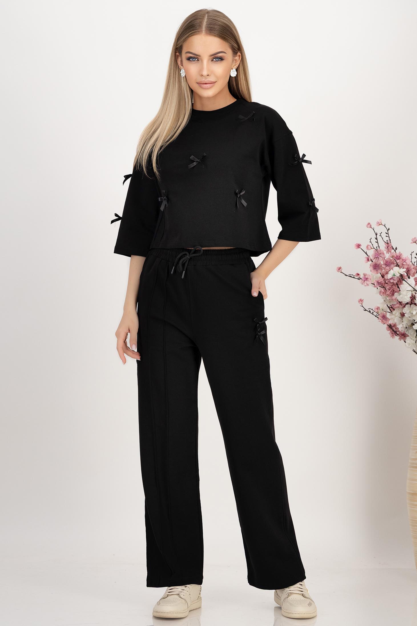 Trening din bumbac elastic negru cu elastic in talie accesorizat cu fundite decorative 1 - StarShinerS.ro