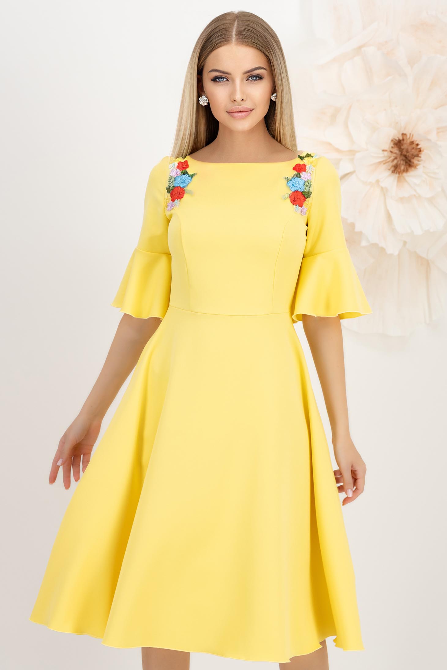 Rochie din stofa elastica galbena midi in clos cu broderie florala unica - StarShinerS 1 - StarShinerS.ro