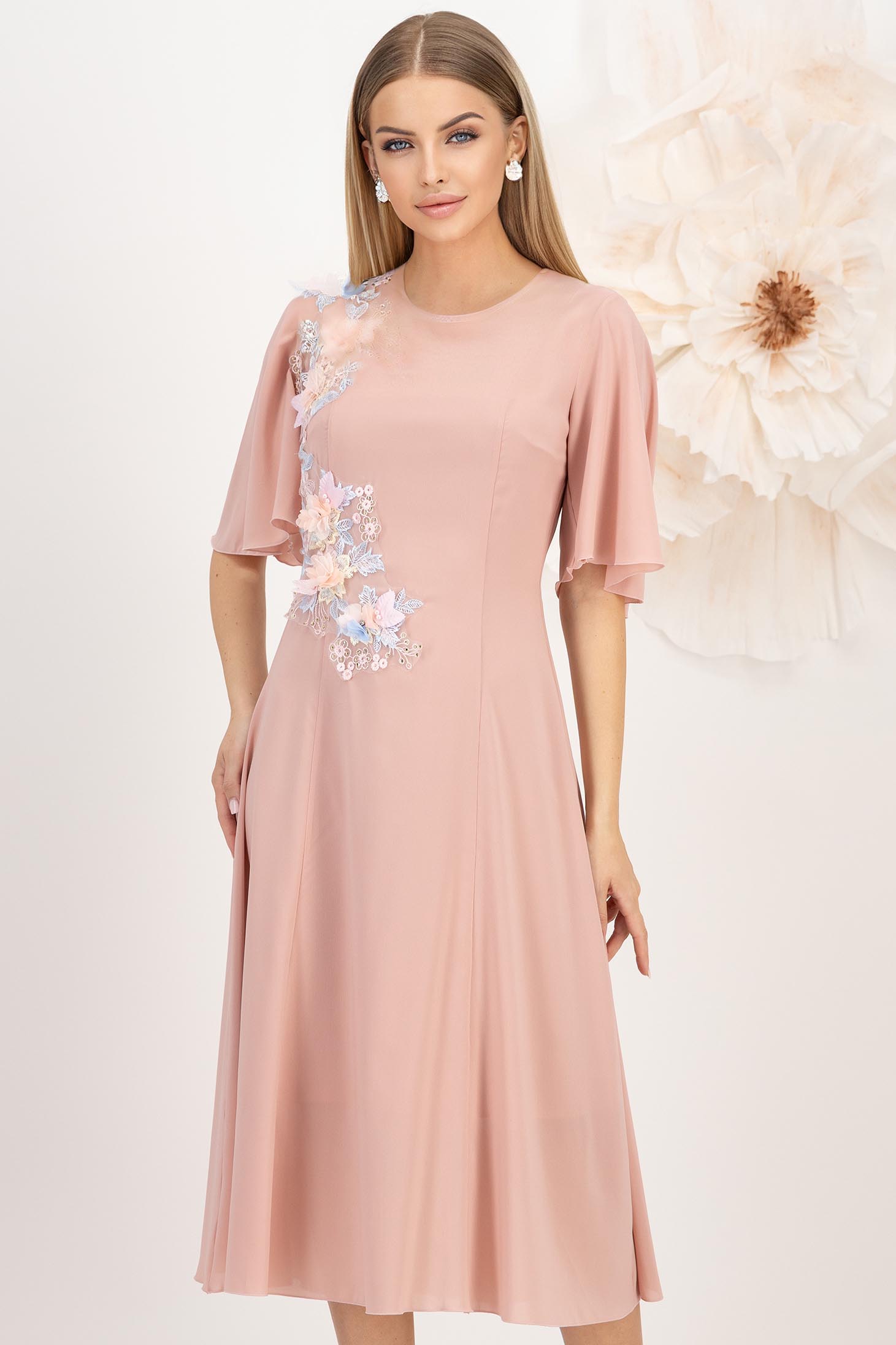 Rochie din voal roz pudra midi in clos cu aplicatii de dantela cu efect 3d - StarShinerS 1 - StarShinerS.ro