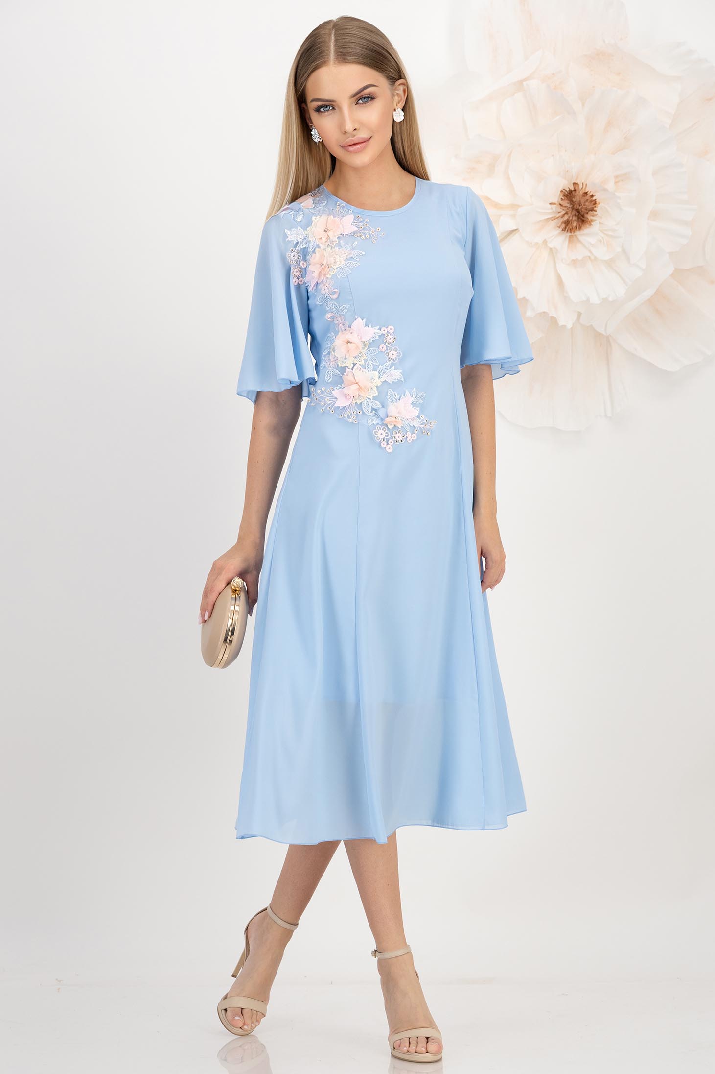 Rochie din voal albastru-deschis midi in clos cu aplicatii de dantela cu efect 3d - StarShinerS 1 - StarShinerS.ro