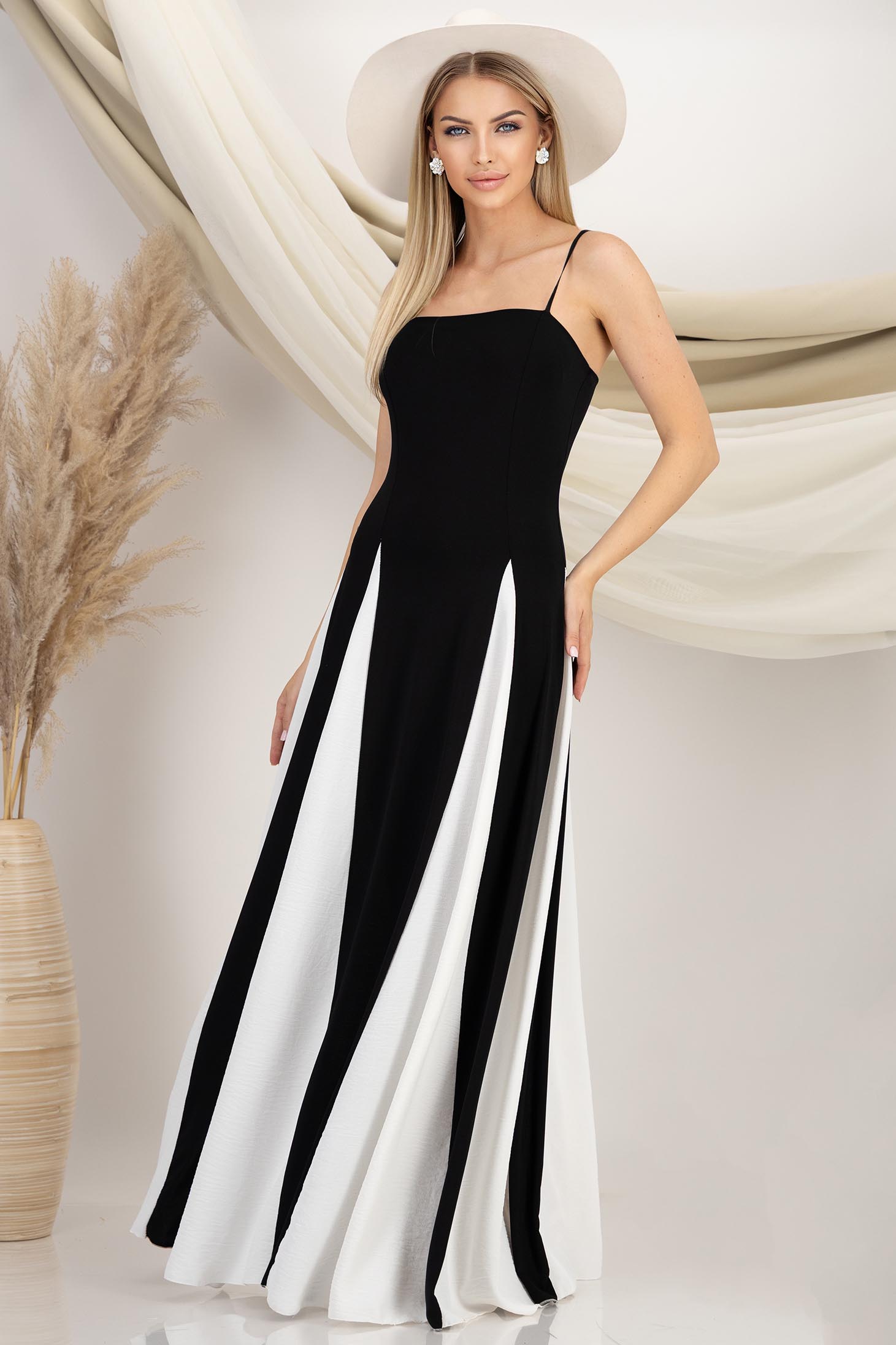 Rochie lunga din lycra neagra in clos cu insertii de voal 1 - StarShinerS.ro