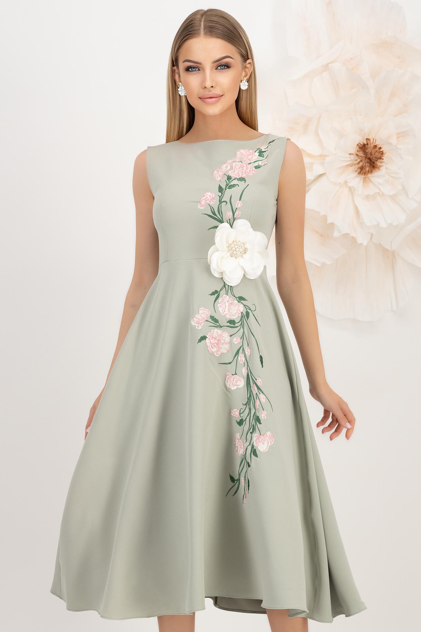 Rochie din stofa elastica mint midi in clos cu detalii brodate si brosa maxi florala - StarShinerS 1 - StarShinerS.ro